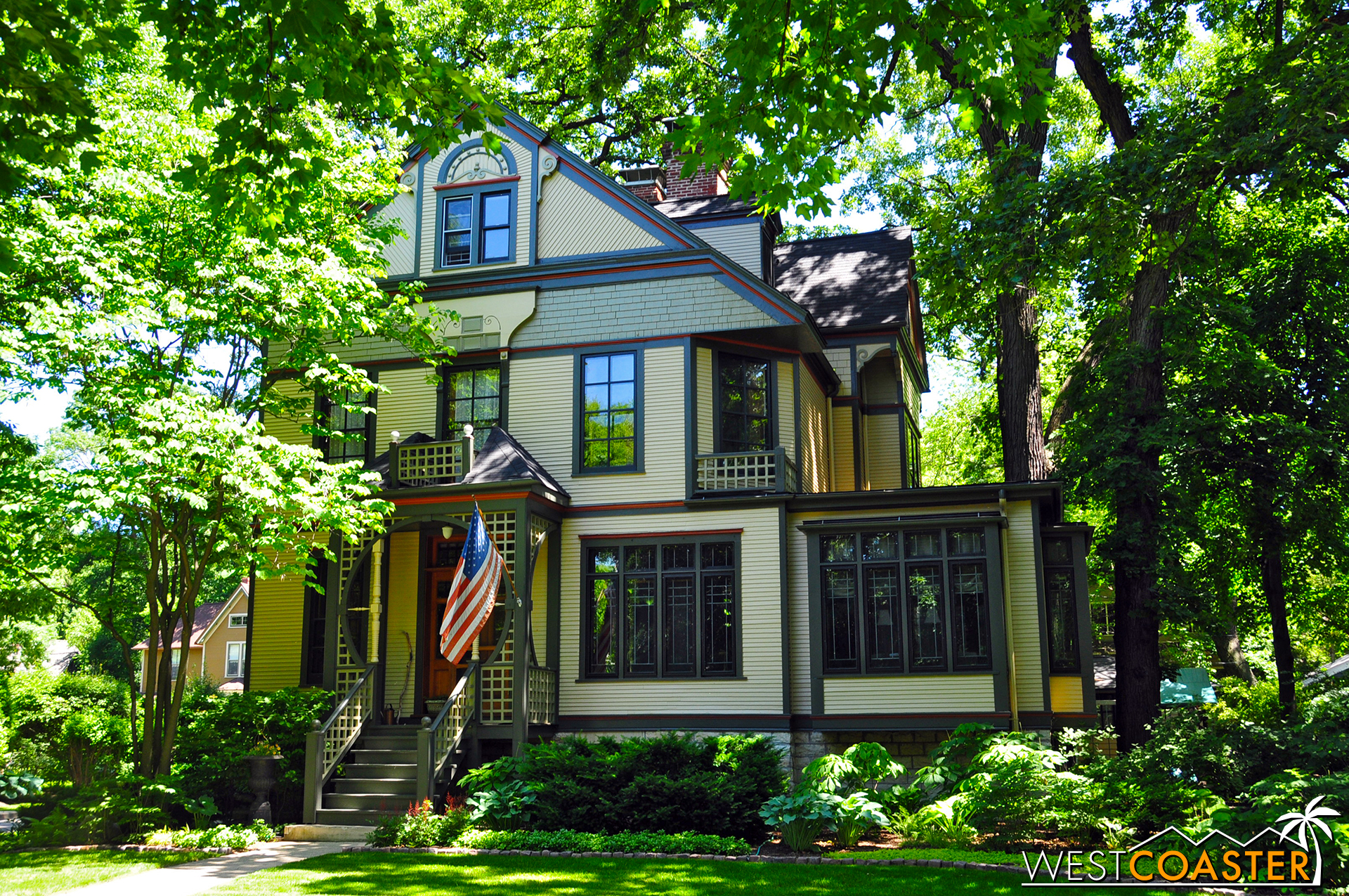 The community of Oak Park, located northwest of Downtown Chicago, features a charming variety of eclectic houses, including many designed by Frank Lloyd Wright.