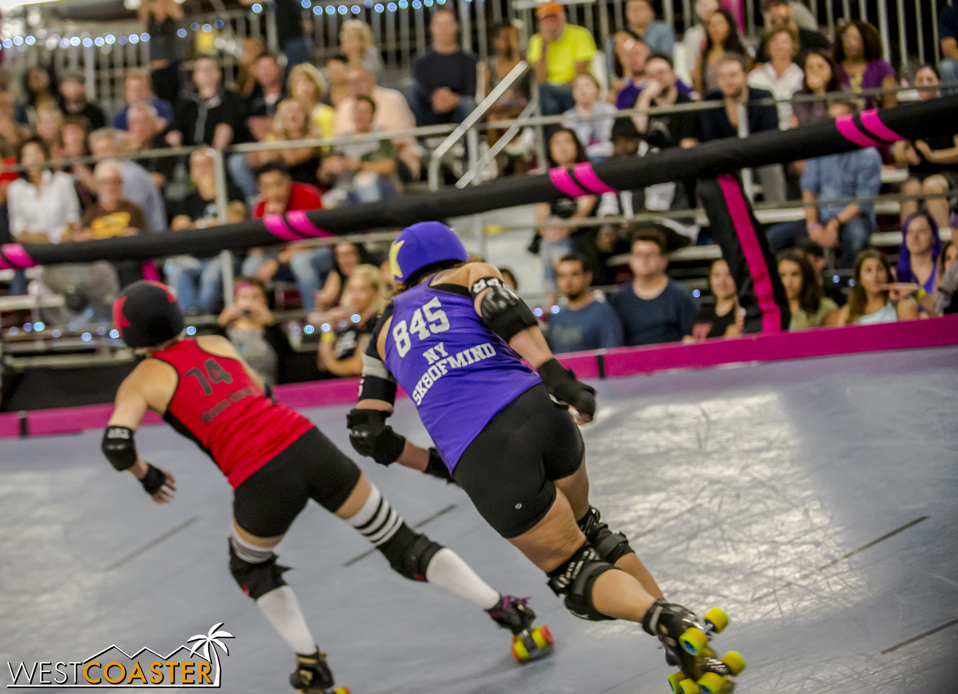 NY Sk8ofmind (get it?) chases down opposing jammer Moon Bootz.