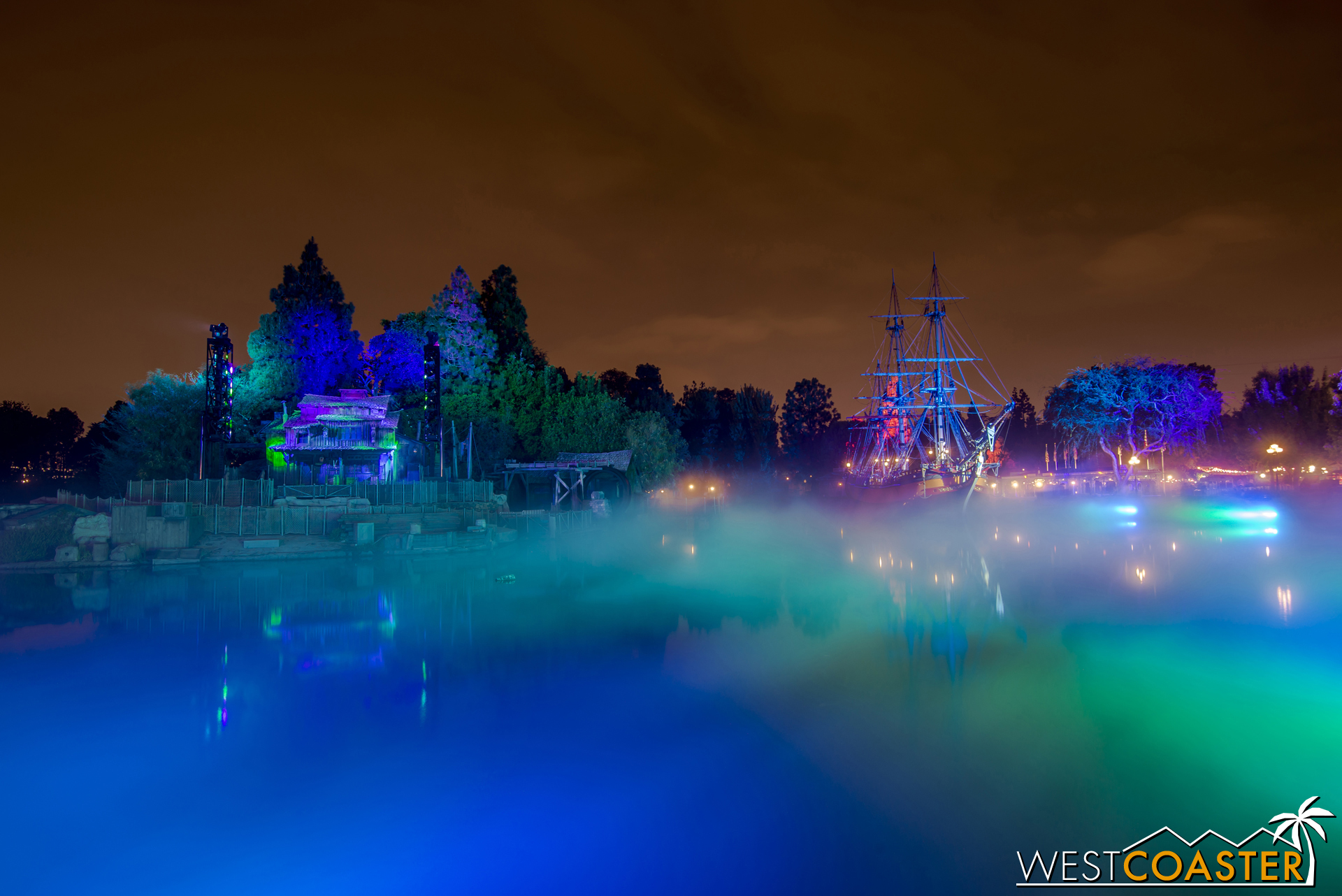 The fogged out Rivers of America provides an absolutely dramatic scene.