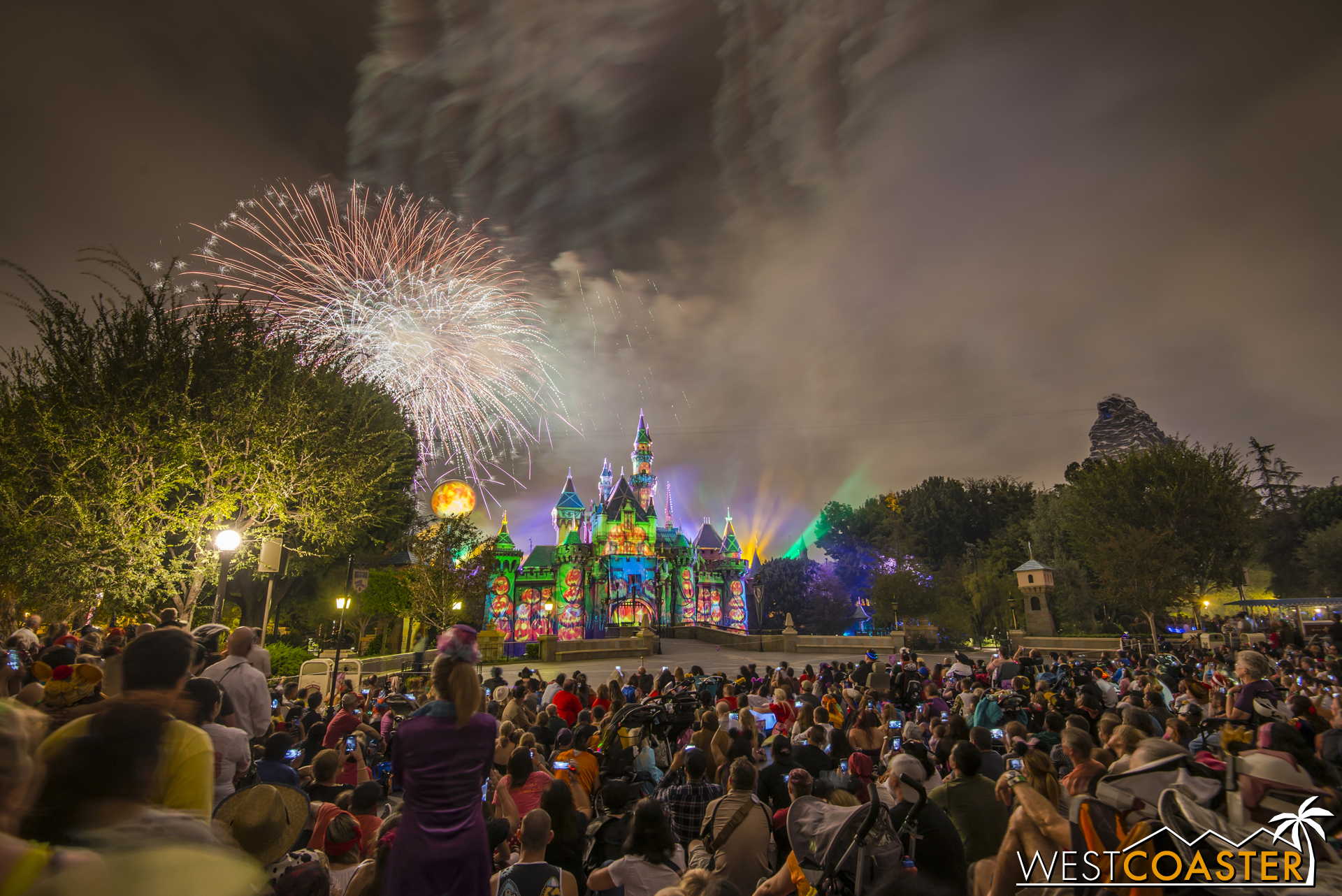 Halloween Screams is one of Disney's best fireworks shows (in my opinion). Although I hate that the park made this only available at the Halloween Party, I have to admit that it's a smart business move.