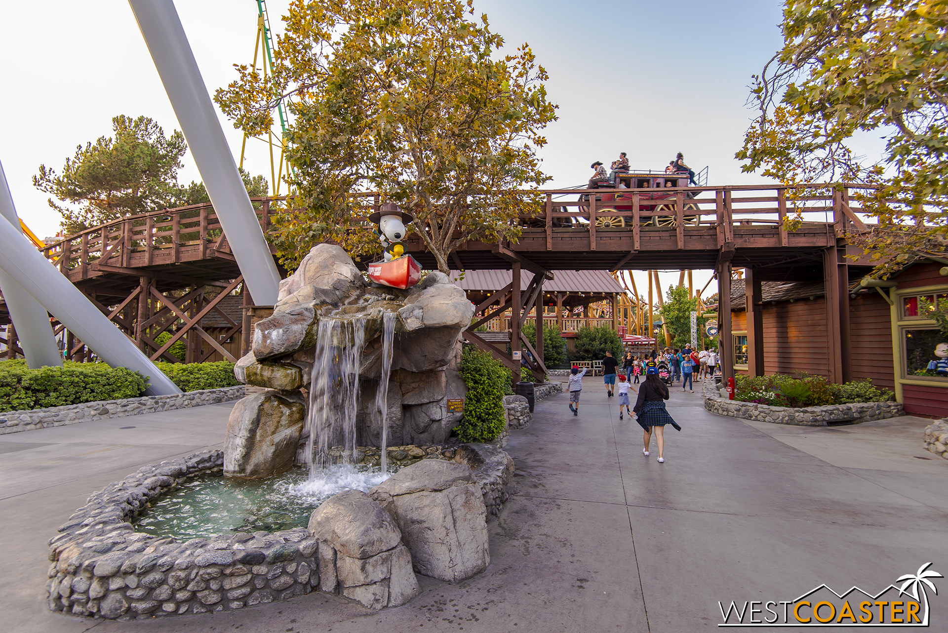  Entering the future home of The Hollow (new for Knott's Scary Farm 2016). 