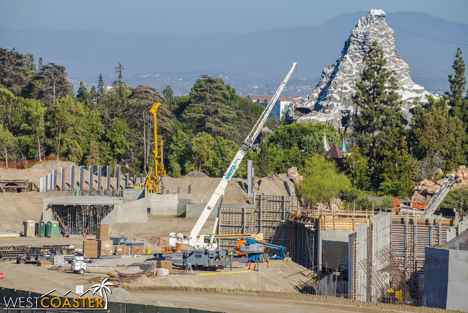  Over in the direction of the Matterhorn, we've got more concrete boxes. 