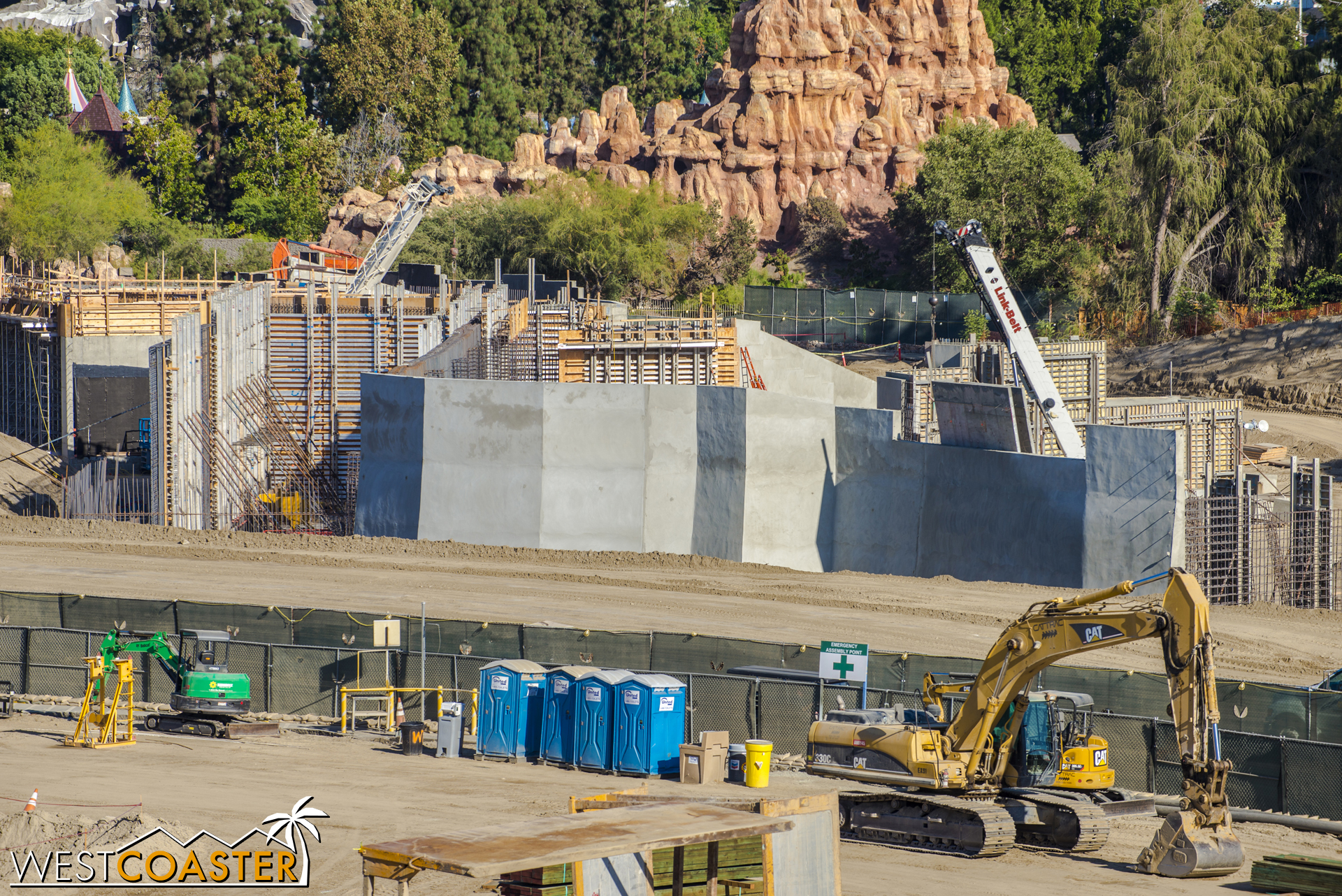  No openings cast in, though, so I'm not sure how these will play into "Star Wars" Land's layout. 