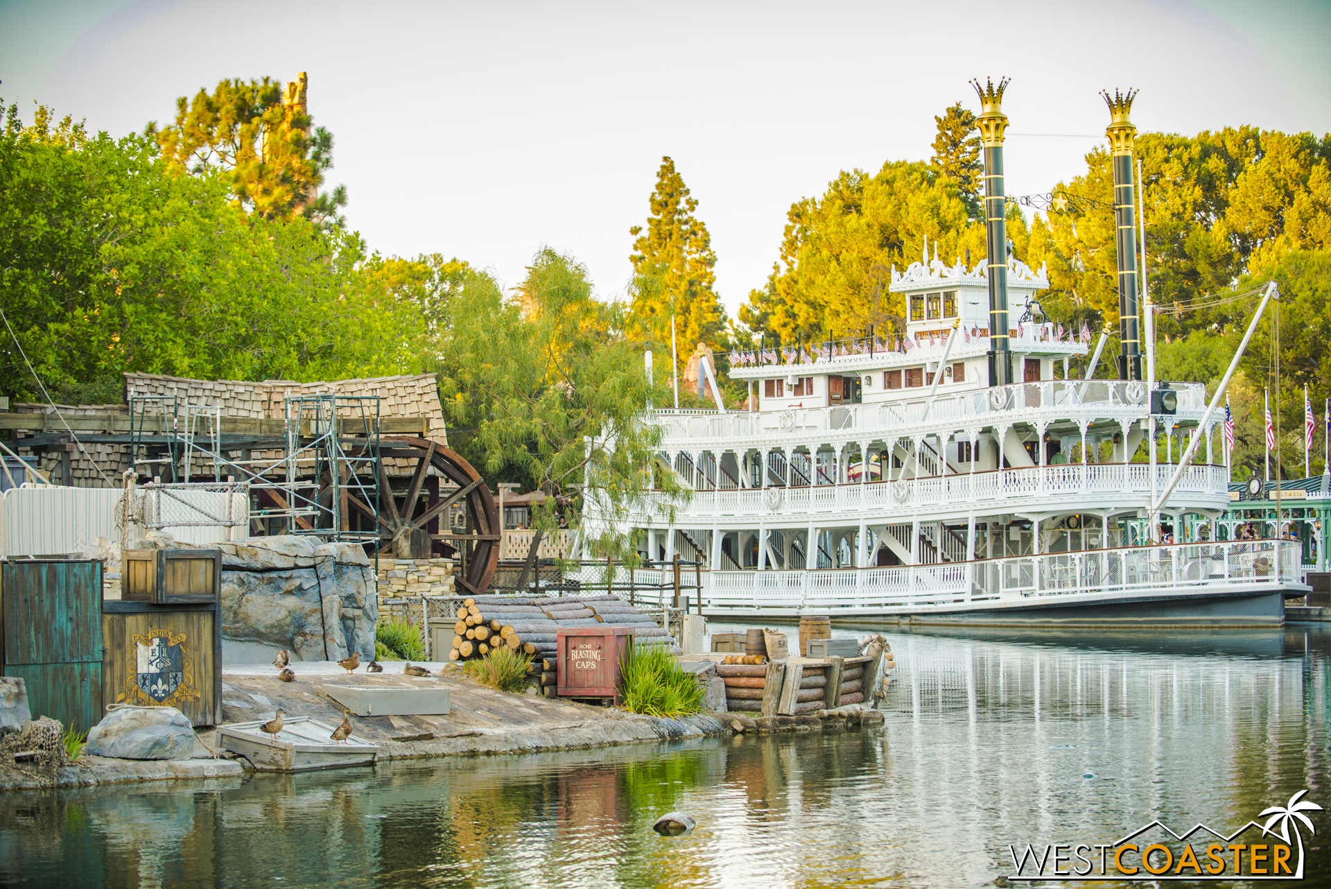  Meanwhile, now that summer is over, the Mark Twain seems to be closing earlier, rather than staying open in the evening hours.&nbsp; You'd think the park might offer fireworks viewing there, but I guess not. 
