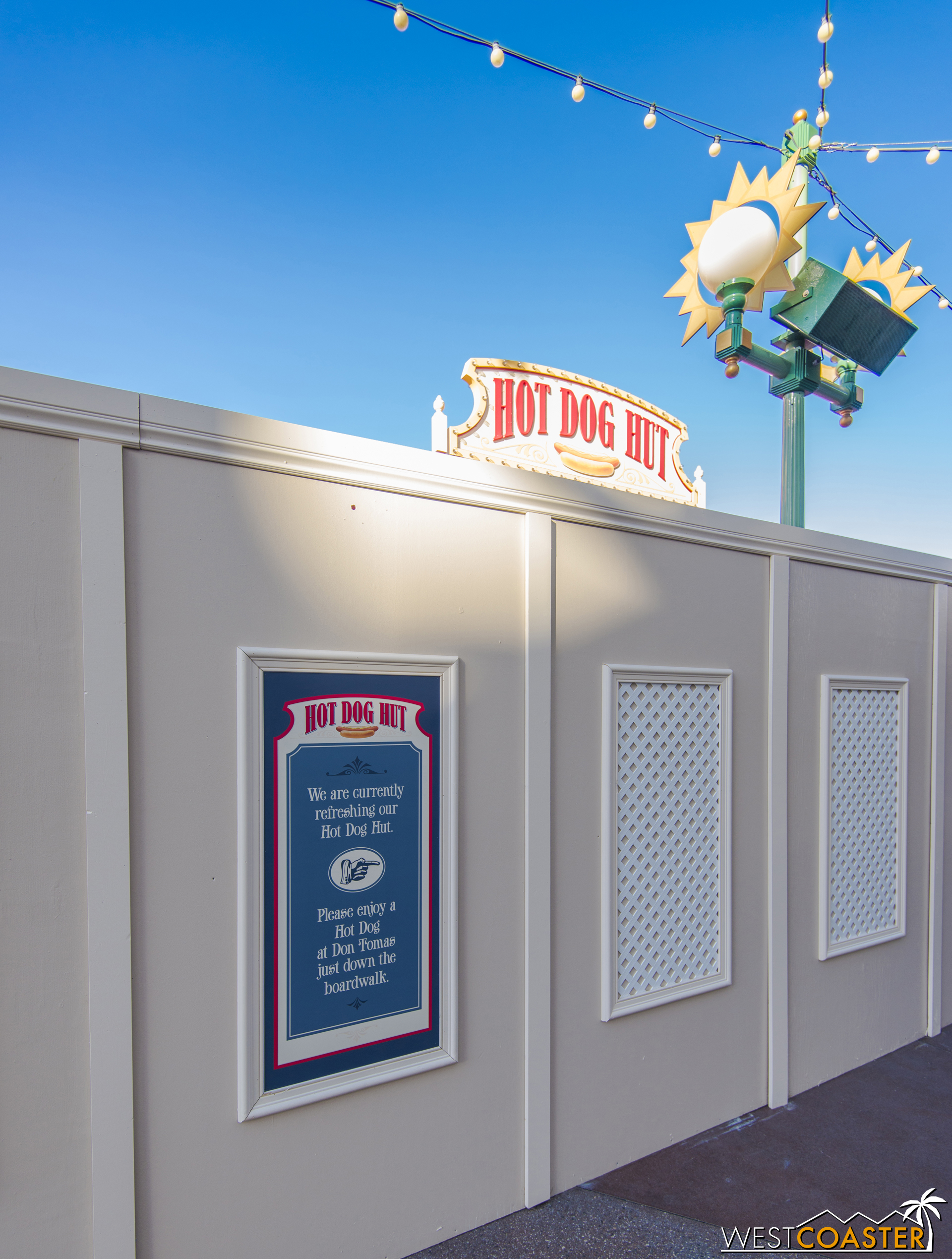  Over in Disney California Adventure, if you must have a hot dog on Paradise Pier, you're out of luck. 