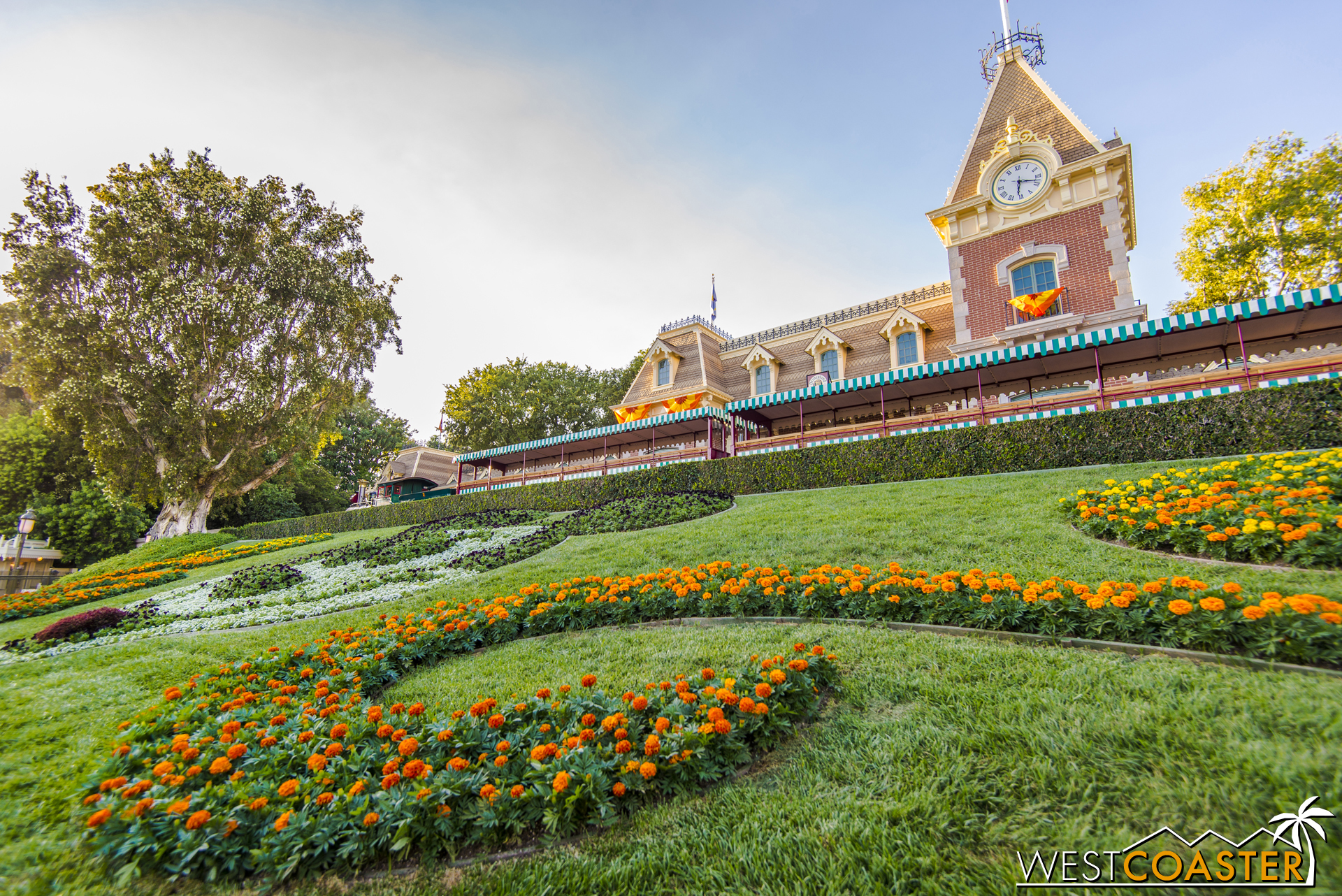  Inside, the giant "diamond" and the 60th Anniversary signage are gone, replaced by fall colors and florals. 
