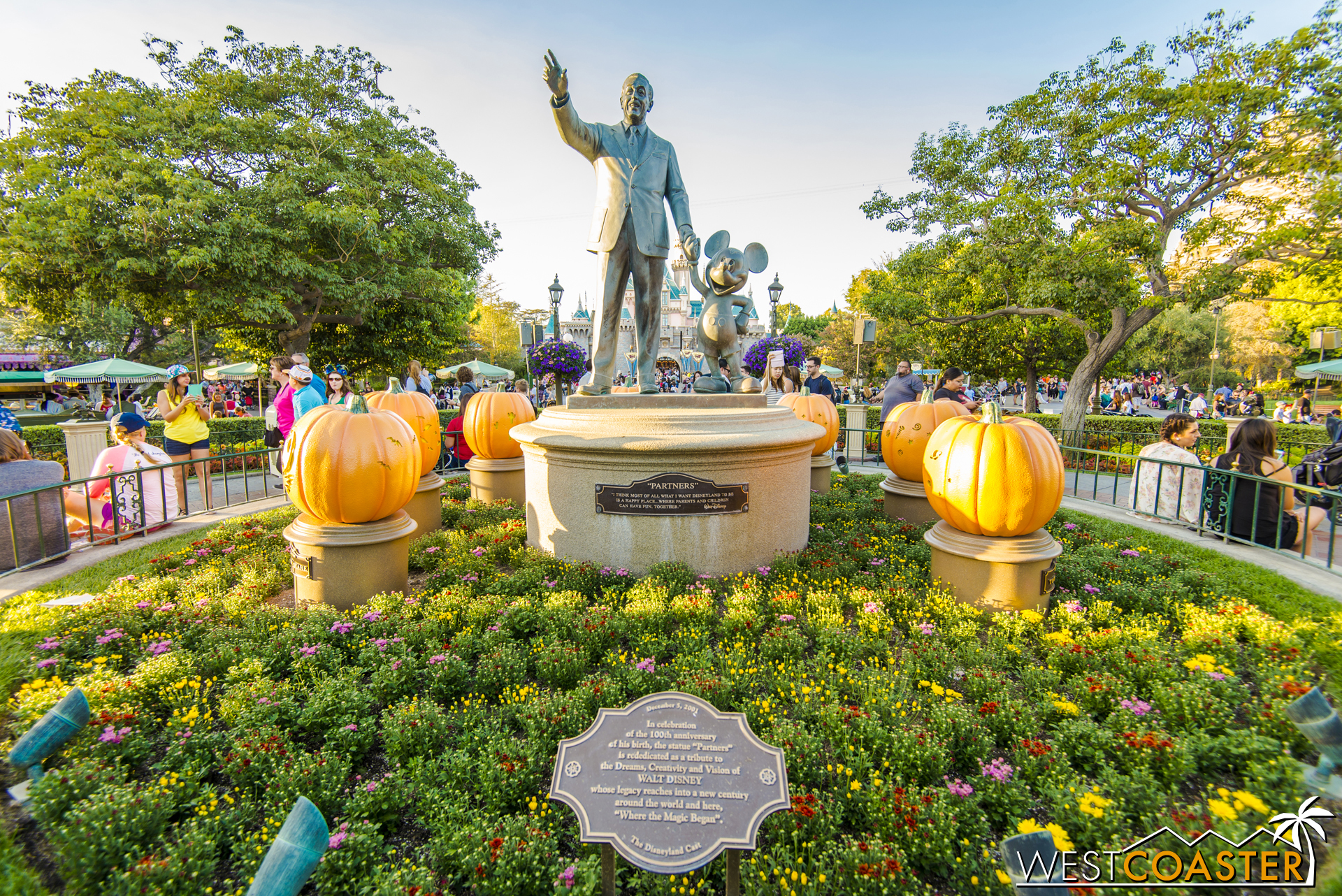  And all the way up to the Partners Statue, with the character jack-o-lanterns around it. 