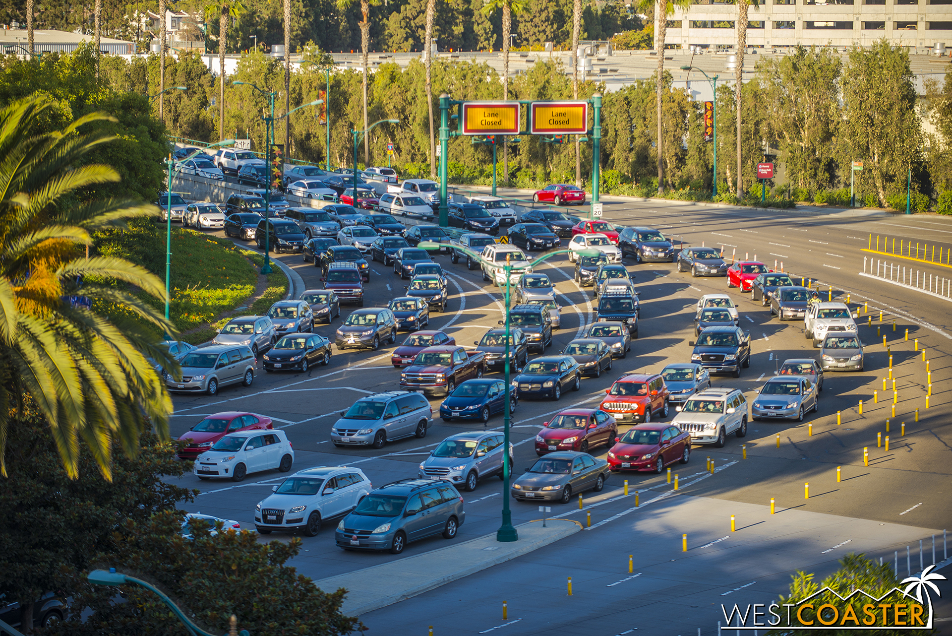  Remember when I said get to the parks early for Mickey's Halloween Party?&nbsp; This is why.&nbsp; At 4:00pm of Friday, the parking structure was backed up out of the structure.&nbsp; An hour later, it looked like this, with cars backed up past Ball