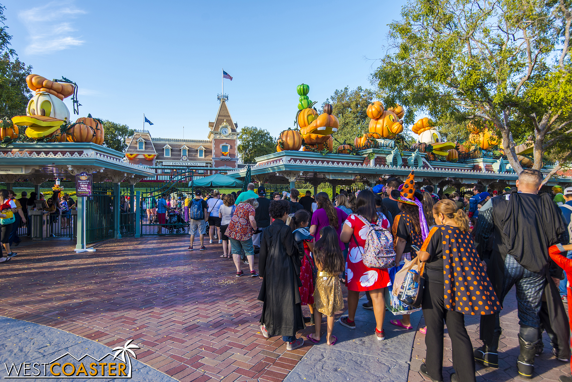 Guests line up for the Halloween Party.&nbsp; Make sure you get here early, because it can get crowded if you don't. 