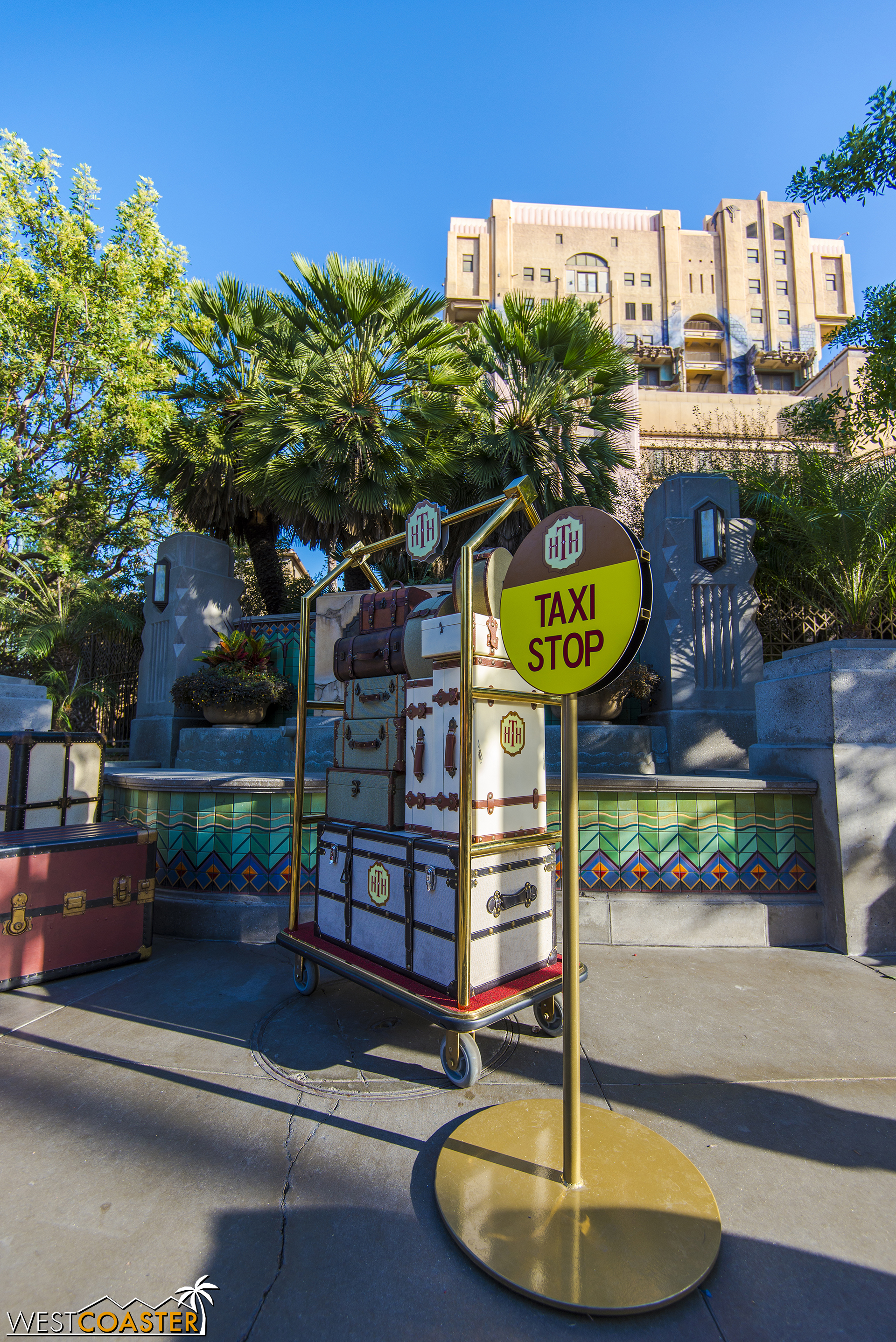  Closer to ground level, a photo op has been set up for guests wanting to say goodbyes. 