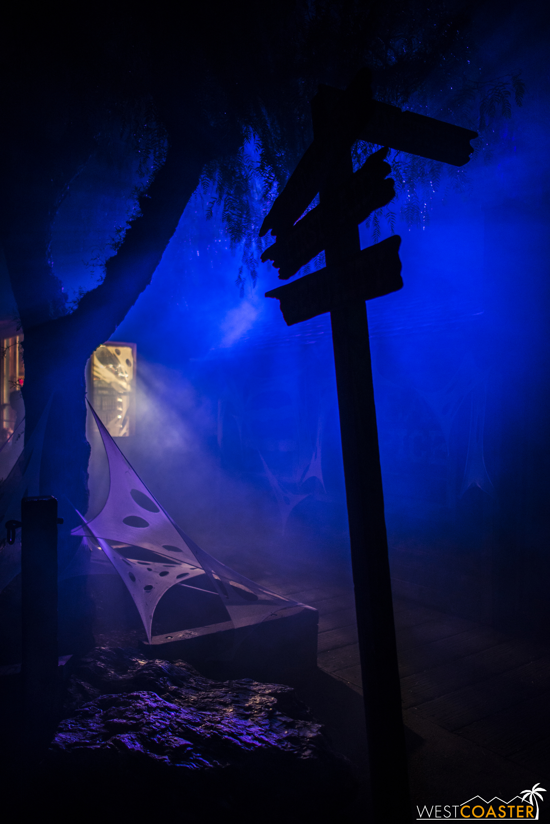  When the Veil creeps in every autumn for Knott's Scary Farm, you get this. 