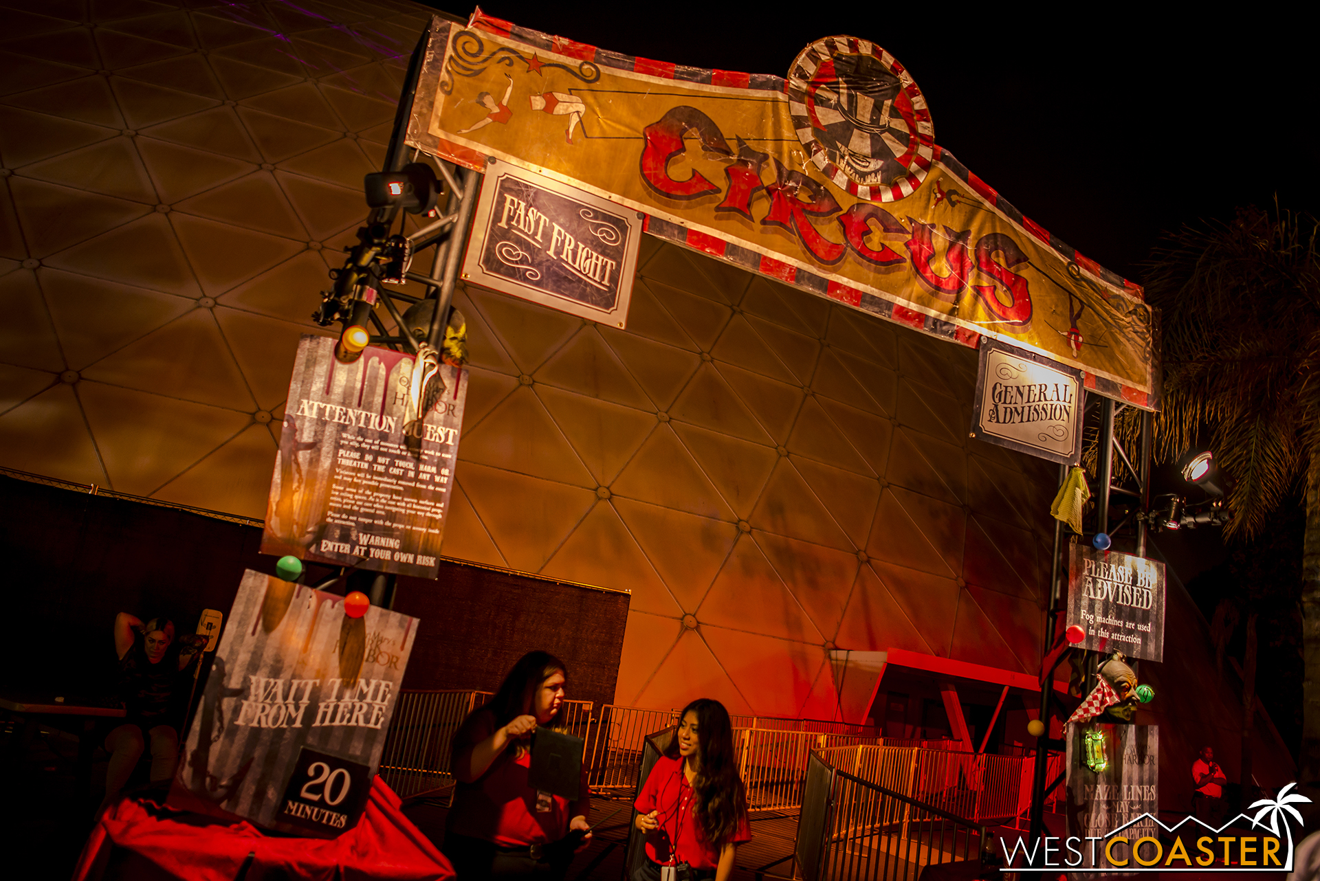  Circus time!&nbsp; Lets go inside! 