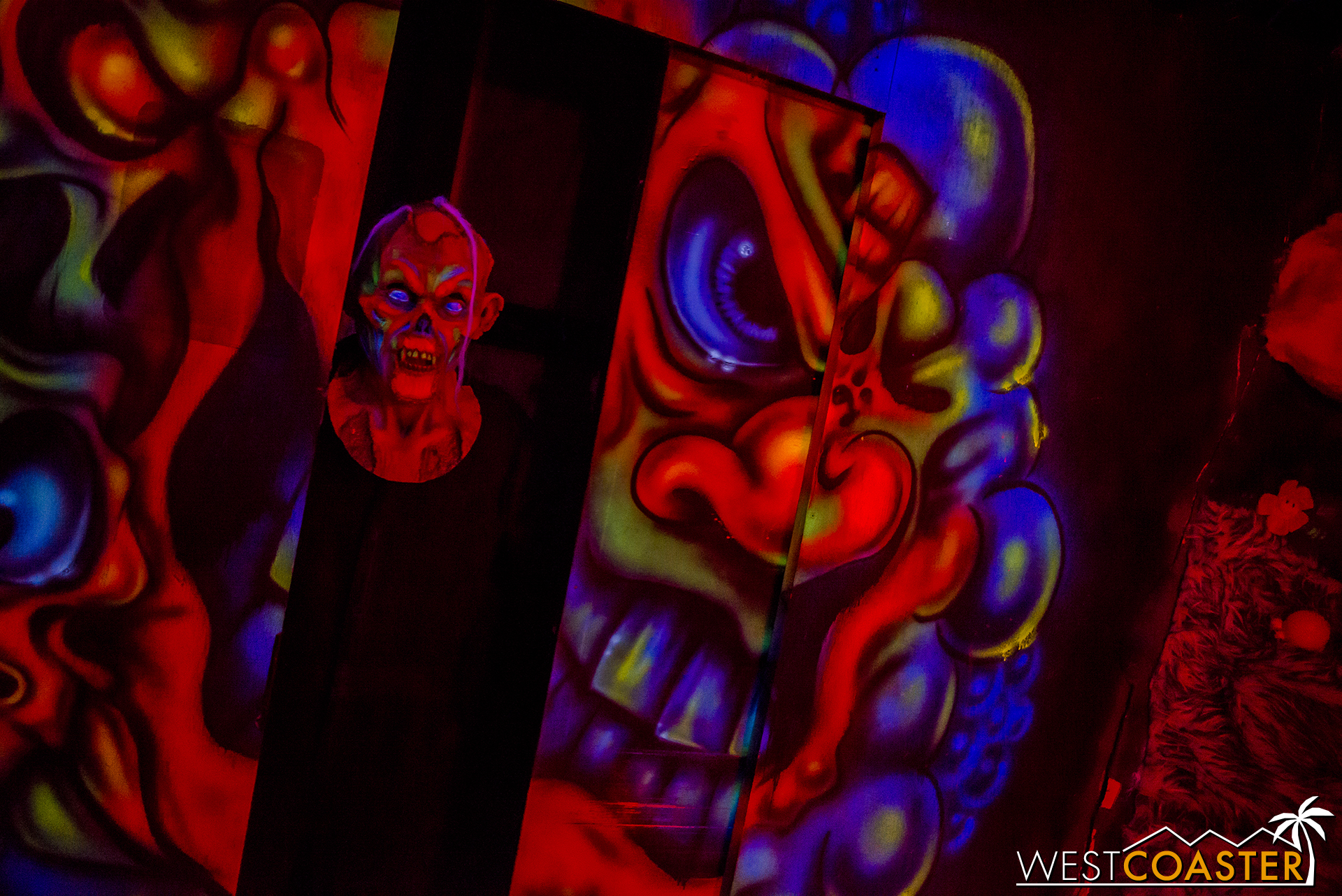  The 3D effect is achieved with black light painting and contrast of warm and cool colors to create depth. 