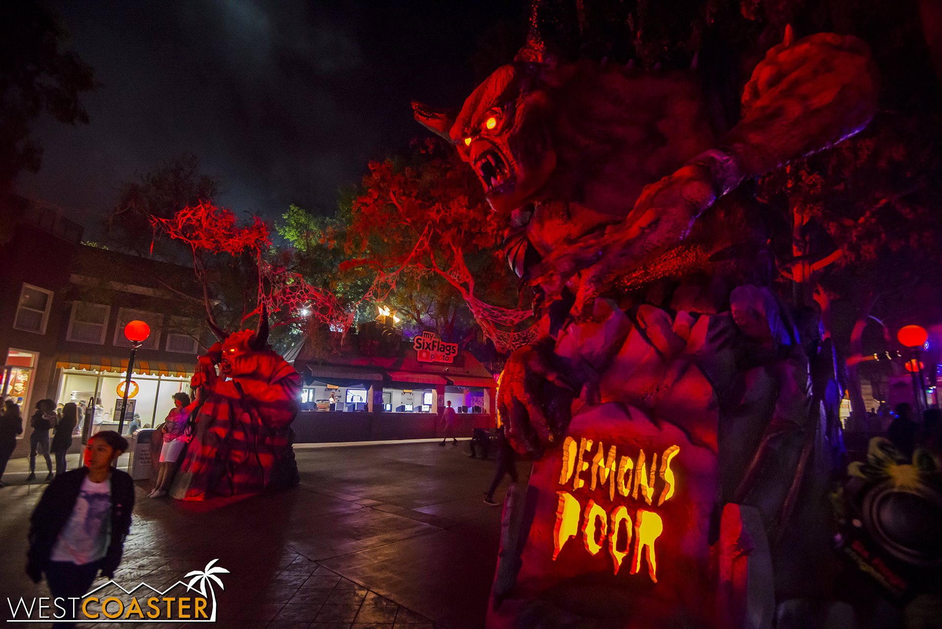  At the front of the park, large, fiery, photogenic things guard the entrance. 