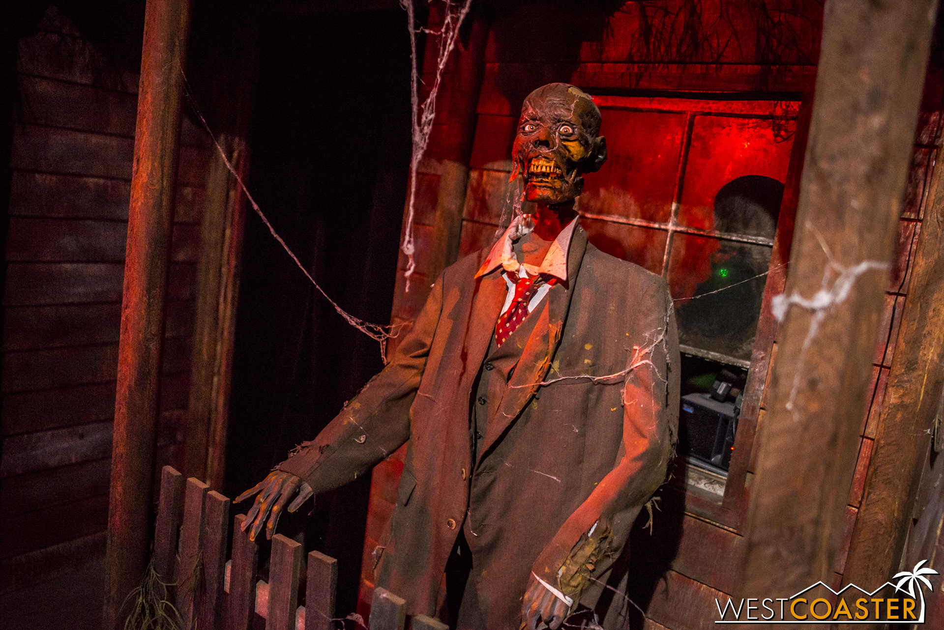  This great animatronic skeleton explains the rules at Reign of Terror. 