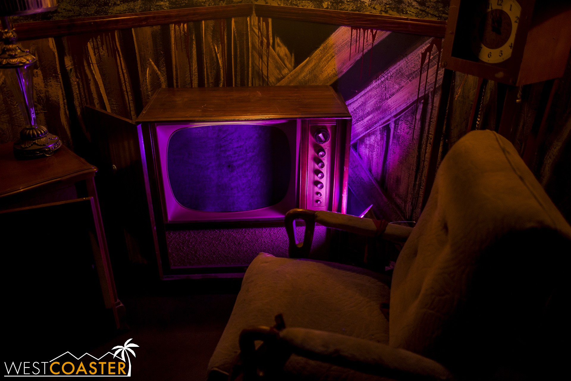 The lobby inside is a cacophony of haunted madness, with old props and furniture adding a pleasantly spooky aged vibe.