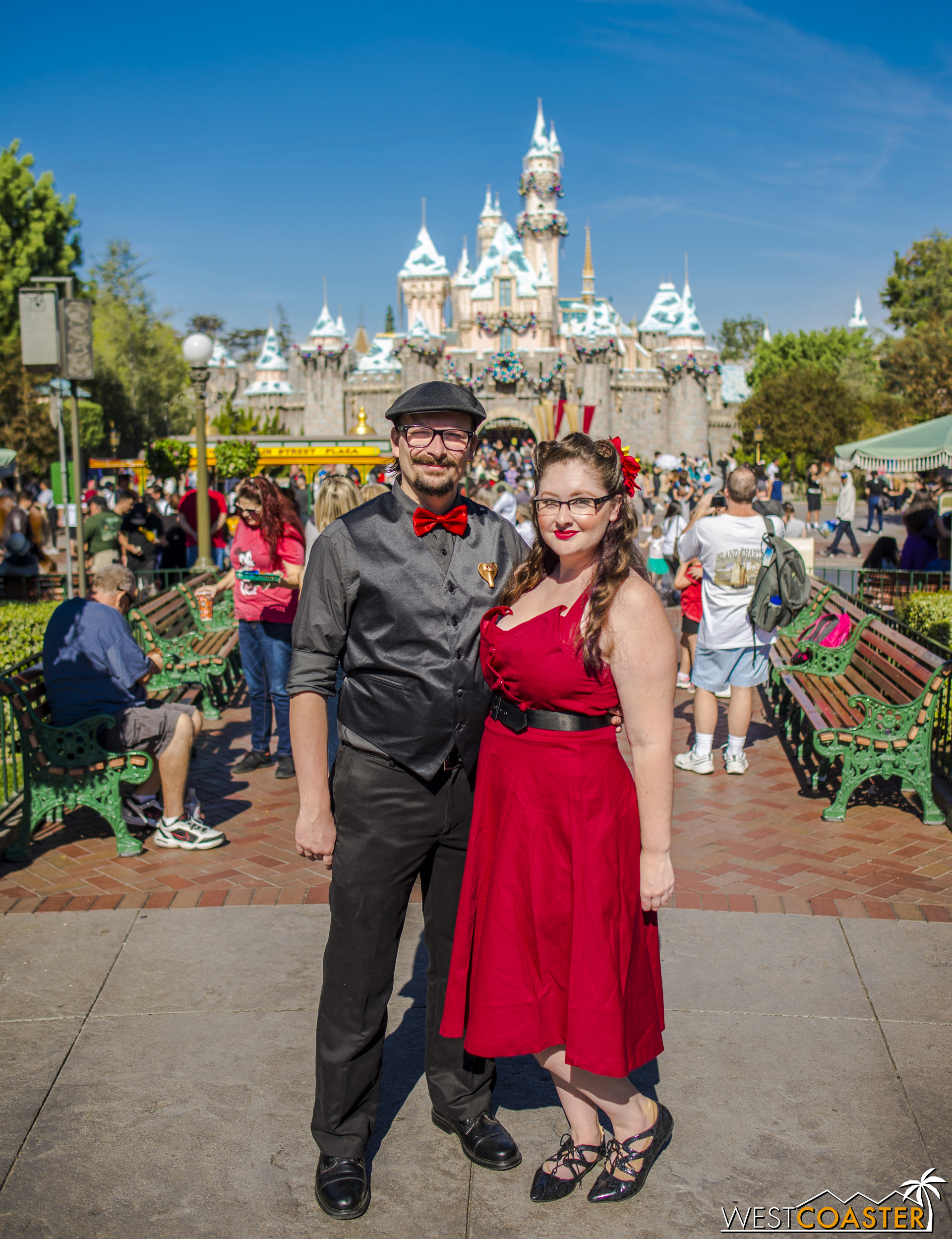  Our friends, Shaun and Jessica went as Jafar and Iago for their DisneyBound. 