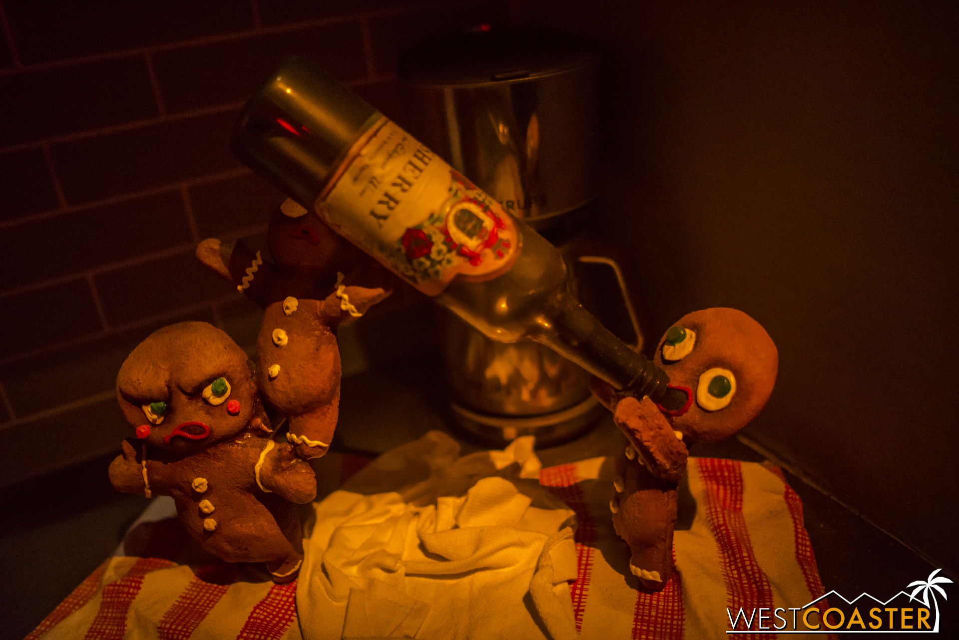  This was probably my favorite detail of the night.&nbsp; Alcholic possessed gingerbread men? What could go wrong?   