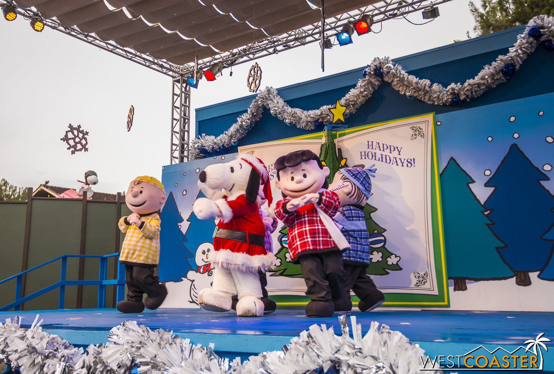  Of course, everyone loves it when Santa Snoopy comes out. 