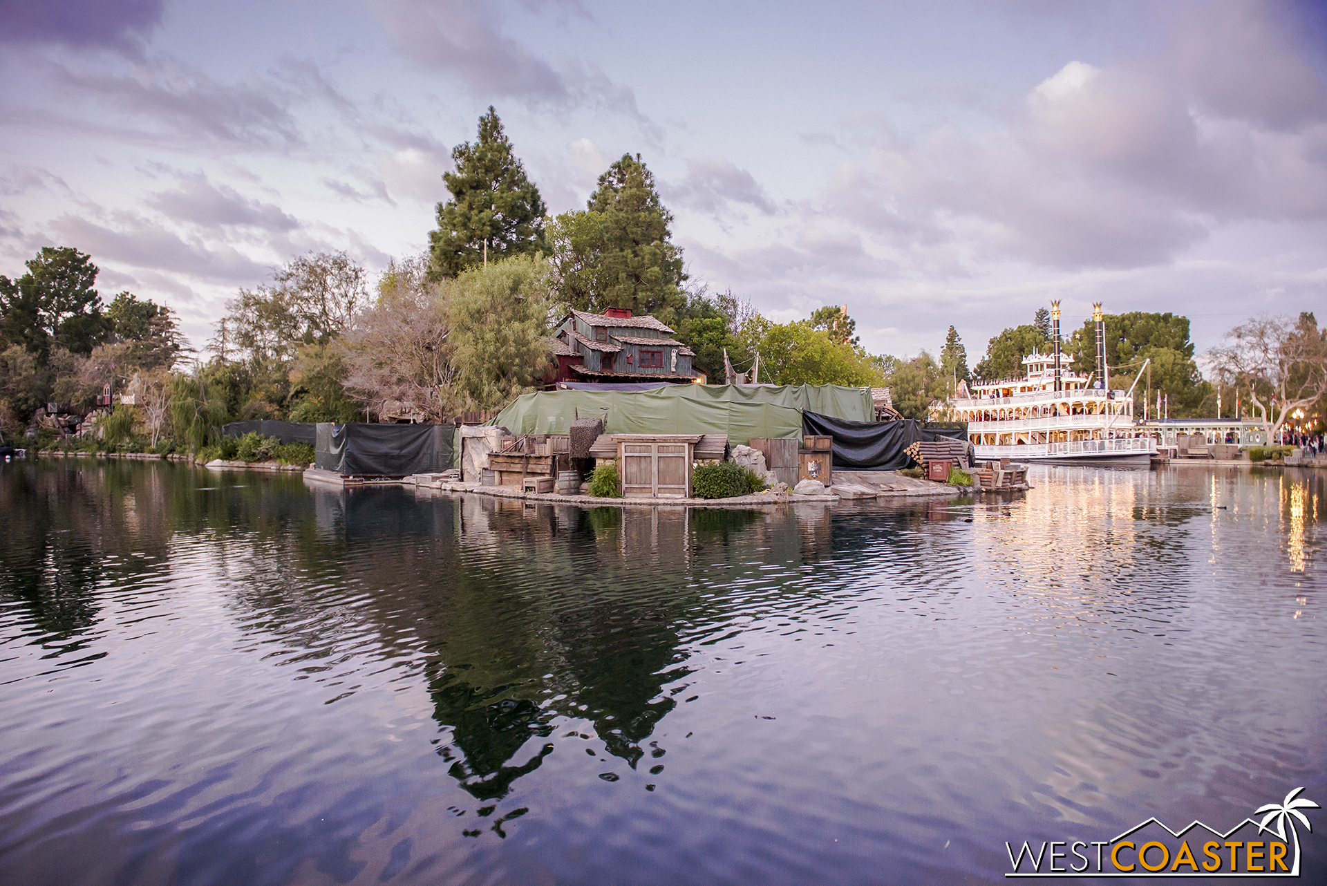 Back to the Island, I have it on very reliable but uncorroborated source that it will feature a reconfigured Maleficent pedestal that will now be Elsa casting incredible snow effects and whirling ice creations in the new FANTASMIC!