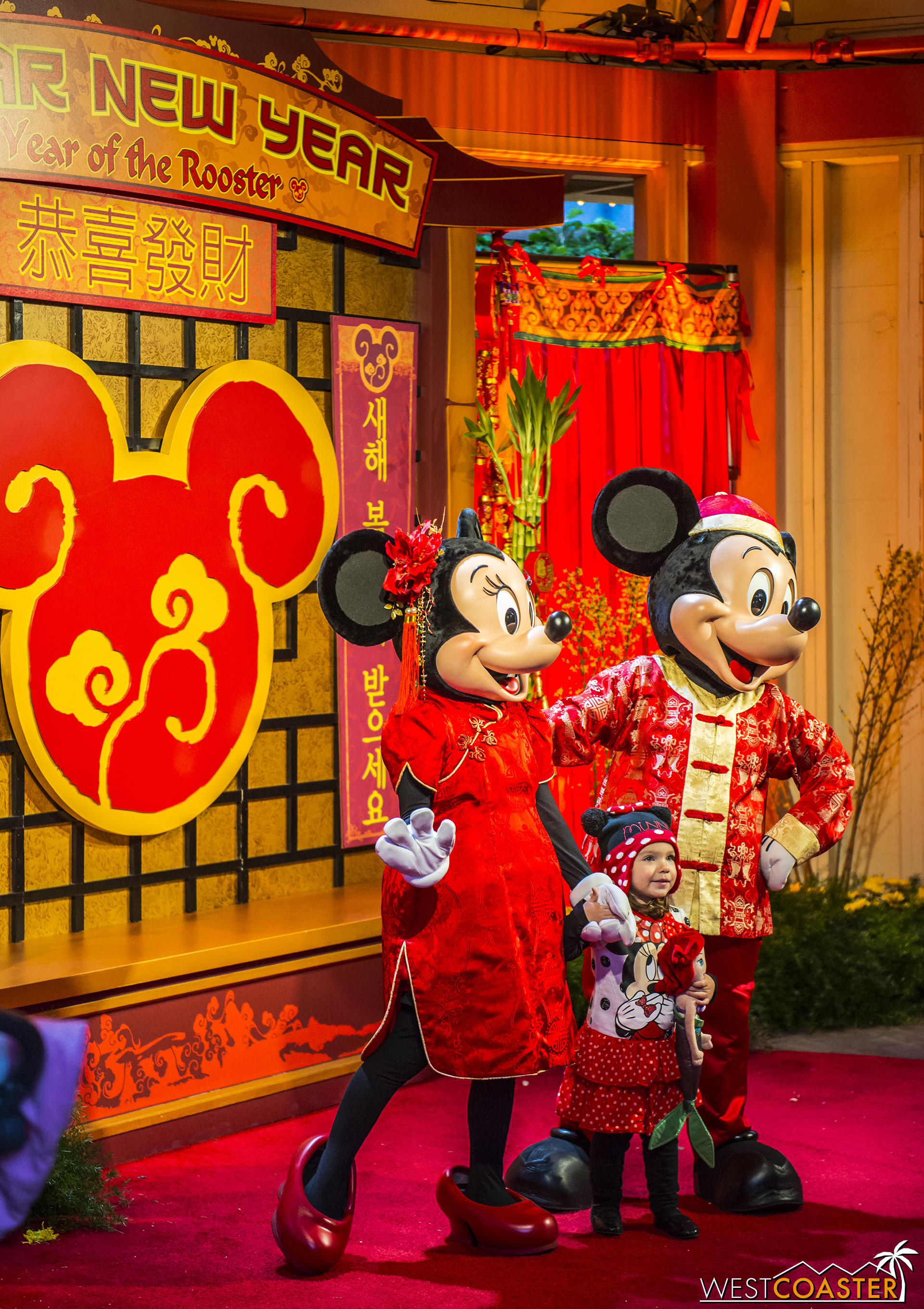  Mickey and Minnie pose for a photo with their new friend. 