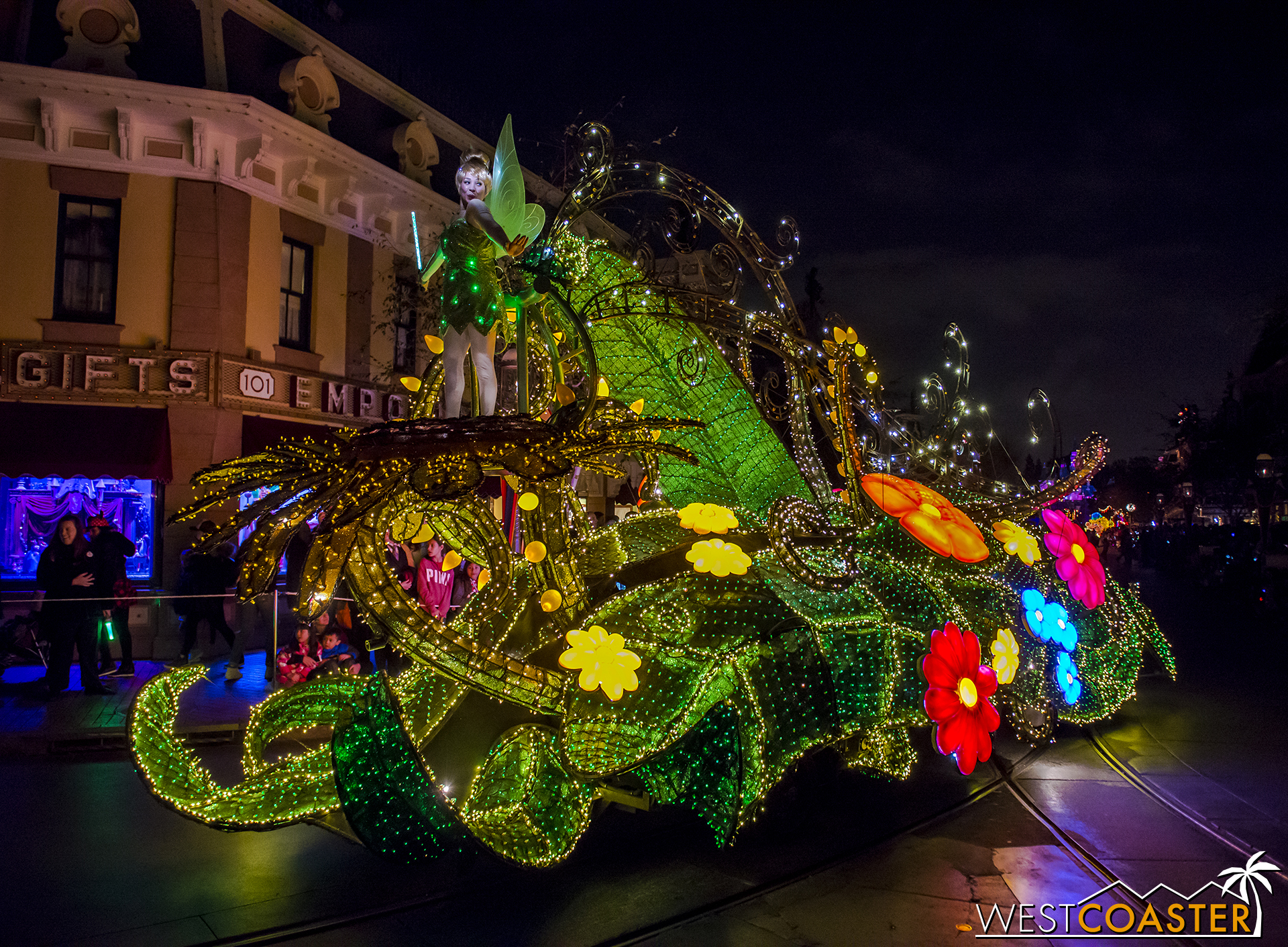 The float itself is pretty dazzling, one of the best of the parade.