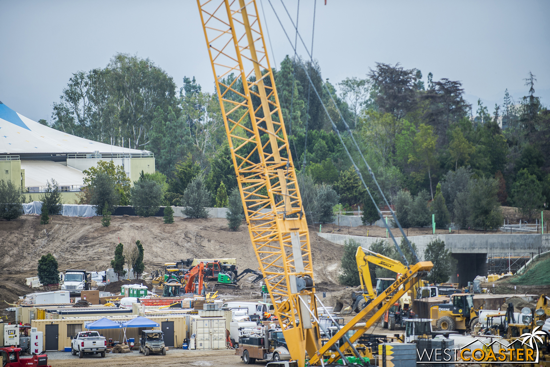This looks like it will help soften the transition from Frontierland to "Star Wars" Land by keeping a rustic edge on the Frontierland side.