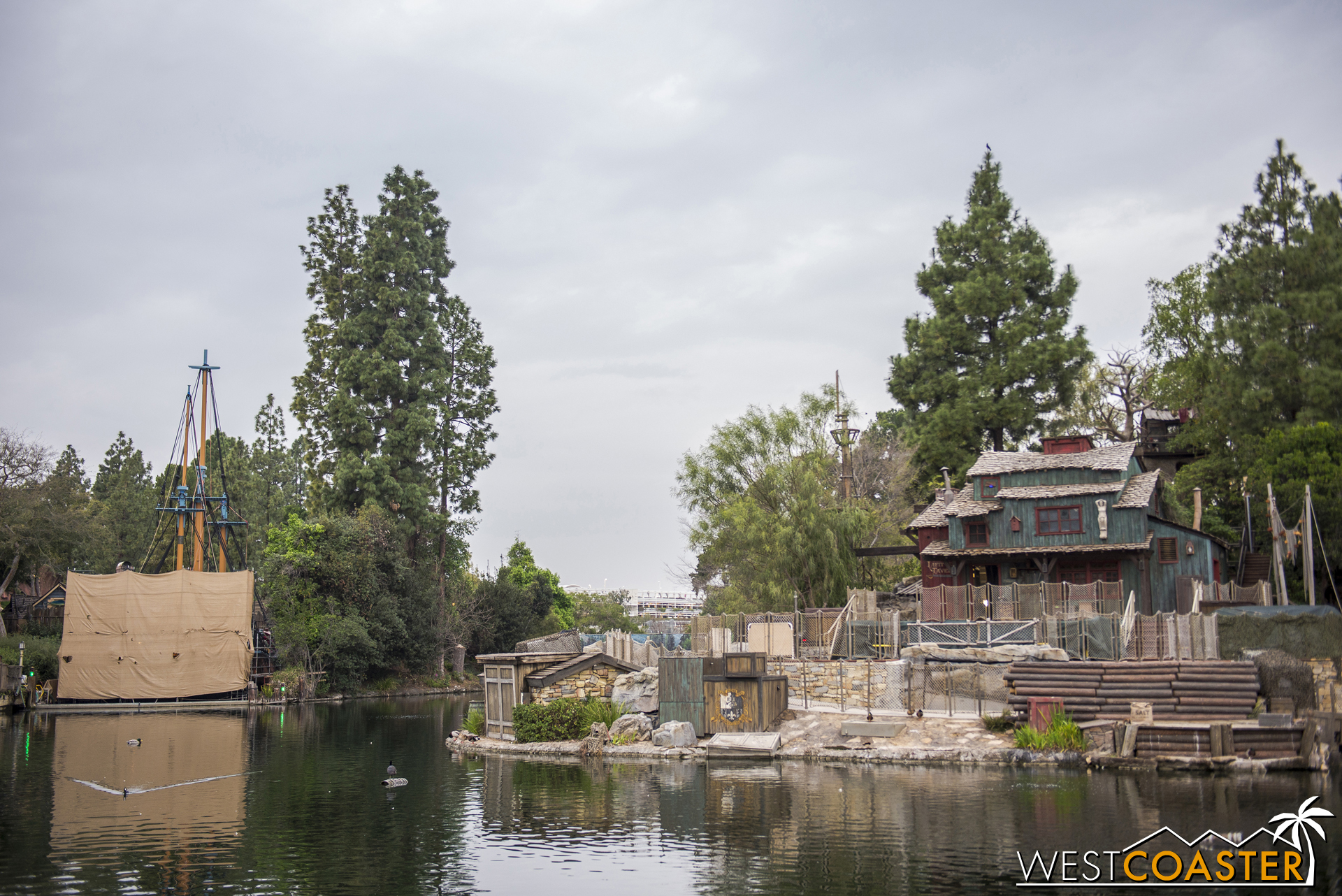  The front of Tom Sawyer's Island looks all finished up and looks nice and rustic. 