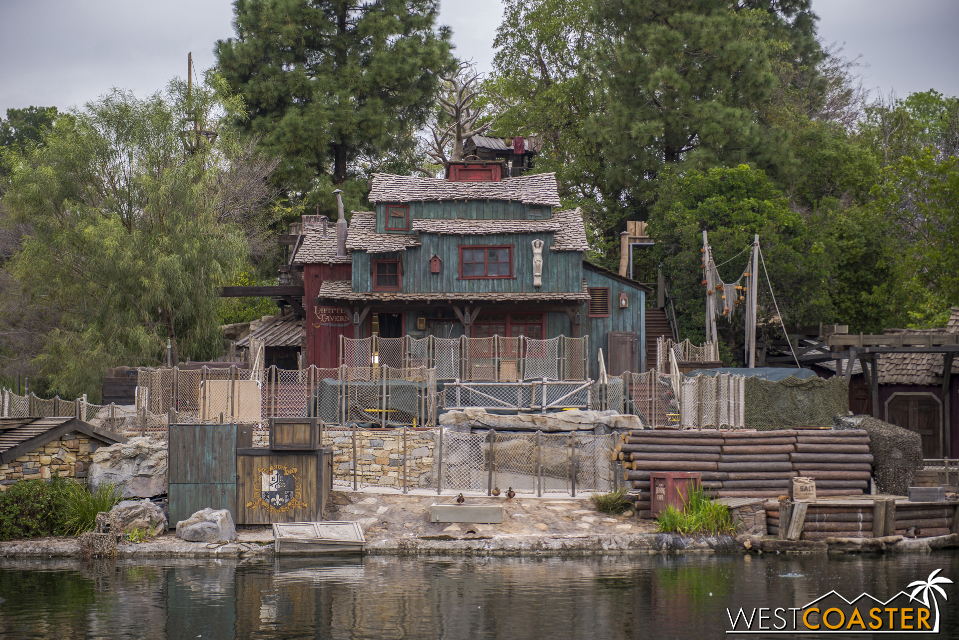  Whatever adjustments were made for the return of FANTASMIC! look well integrated. 