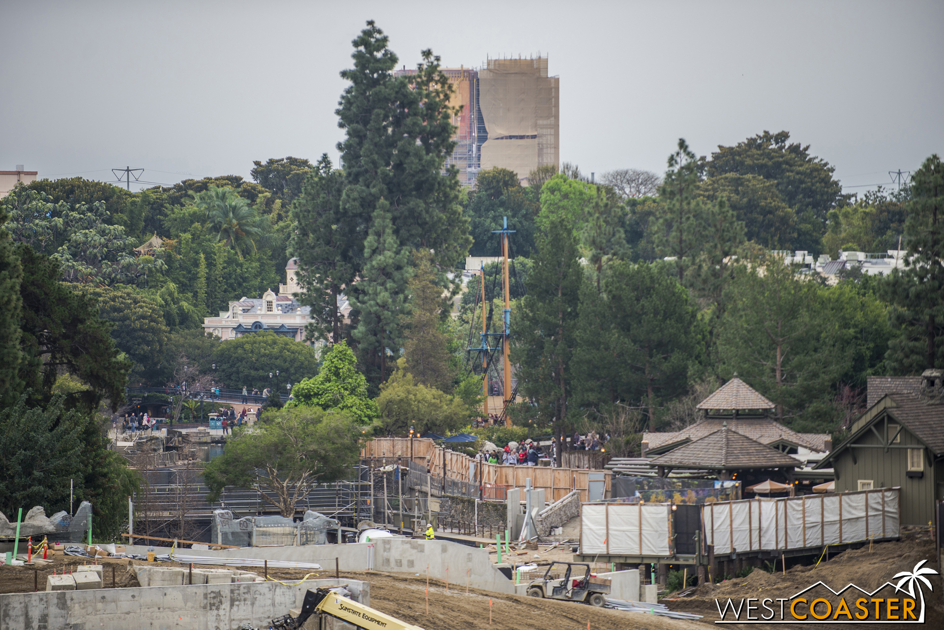 You can see the backside of the temporary dam on the Rivers of American on the left half of this photo, above the "Sunstate Equipment" lift and behind that branchy looking tree.