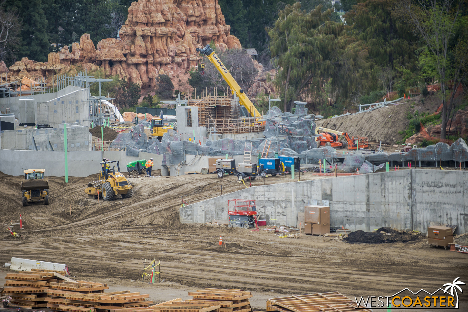 Here, you can see the mesh wrapping around to the "Star Wars" Land facing side, with numbers spray painted to identify components of the future rocky surface.