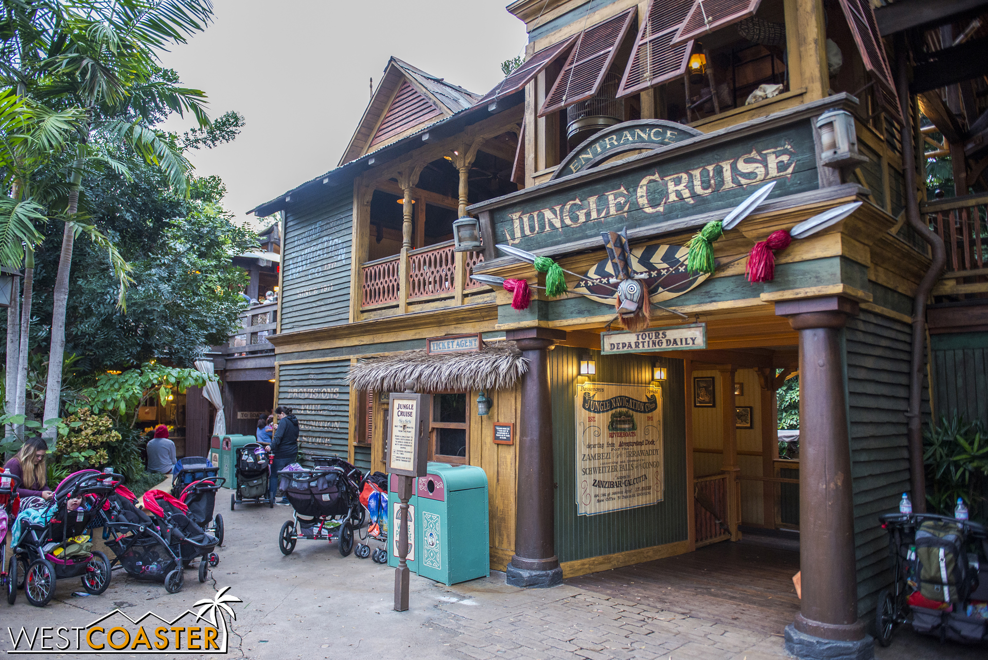  The Jungle Cruise is back open and no longer Christmas-y. 