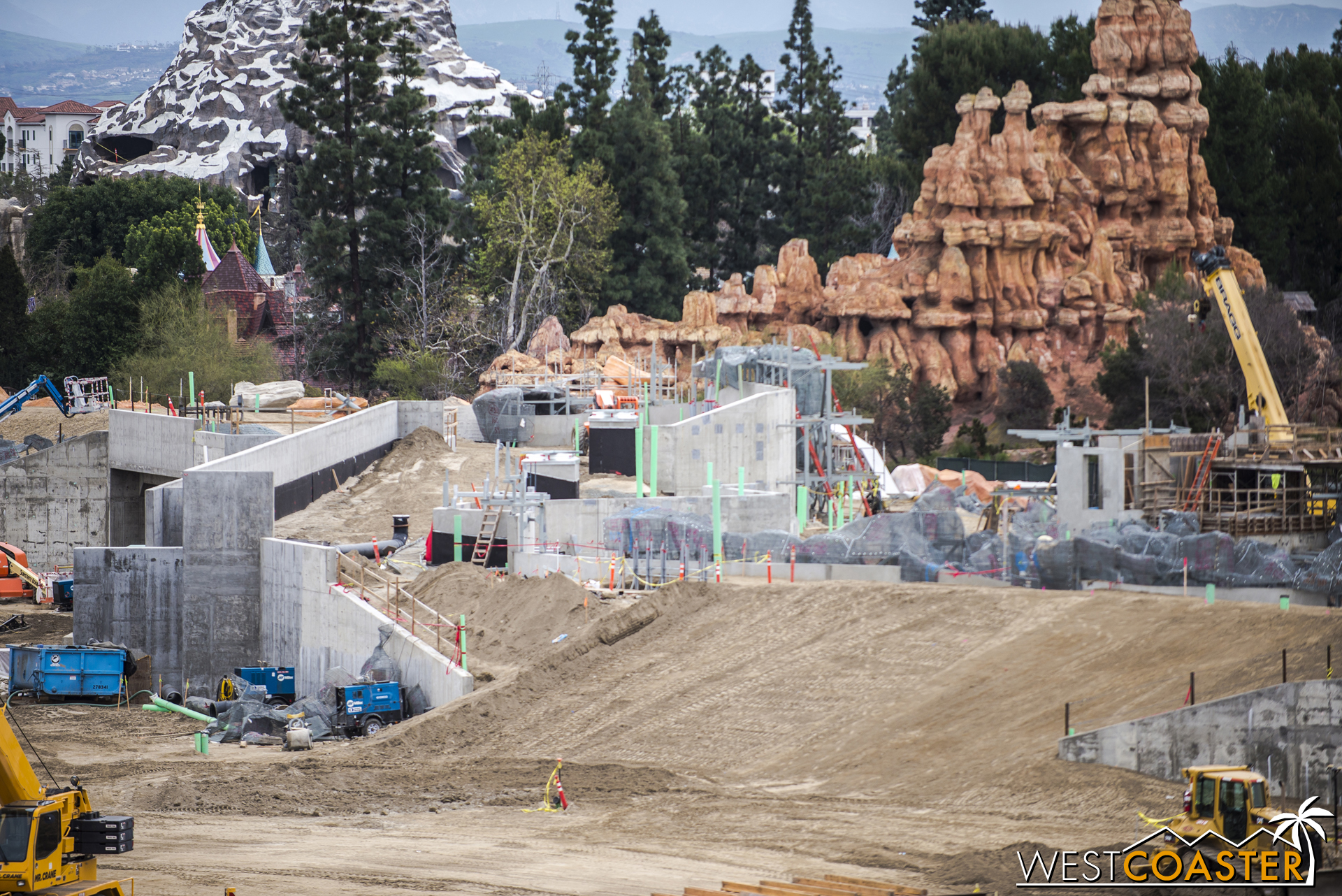  And there seems to be something architectural going up behind the rockwork on the right of this photo too. 