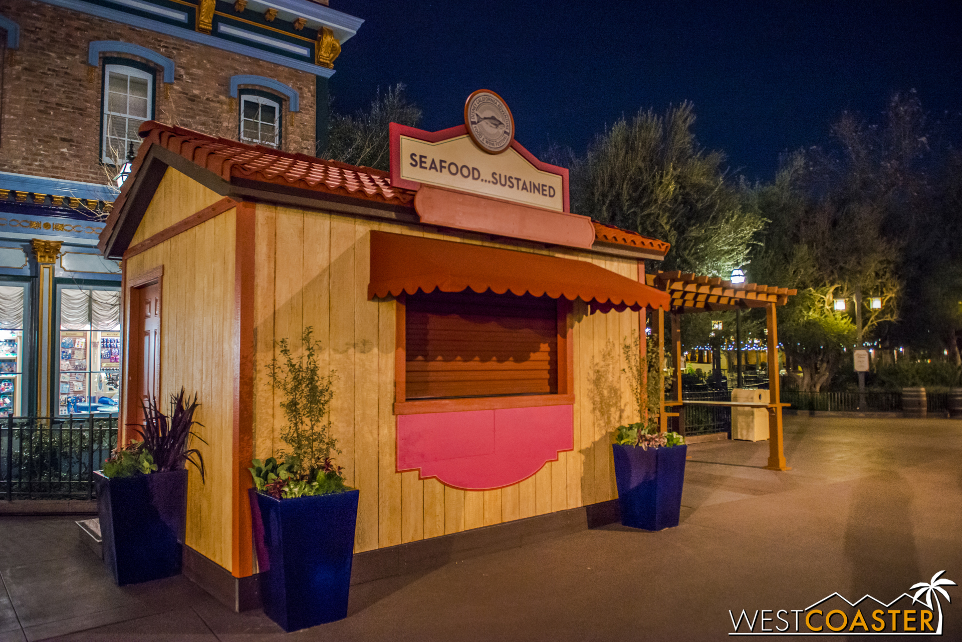 The little food carts have already started appearing all along the Pacific Wharf and Paradise Pier corridor through which the parade route normally runs.