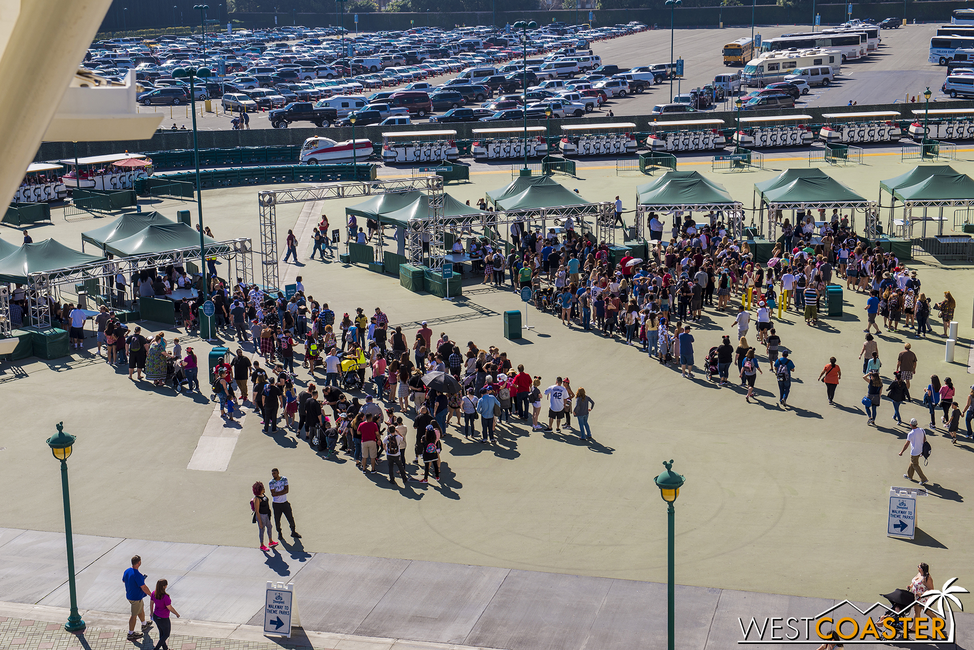  On Sunday, swelling afternoon crowds provided a glimpse of what the future of getting to Disneyland might look like, as long lines plagued the Mickey and Friends security area.&nbsp; I've mentioned this before, but this is primarily due to the bottl