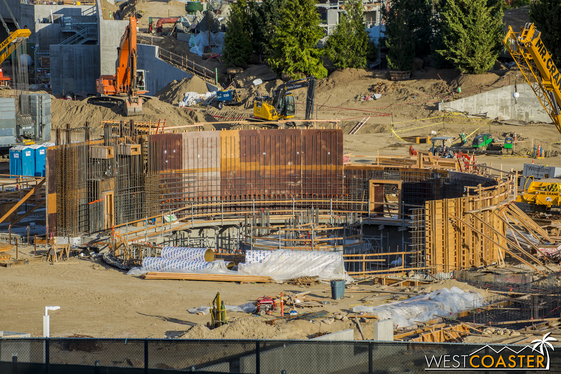  Over around the pit, more formwork continues to go up to allow further concrete pouring. 