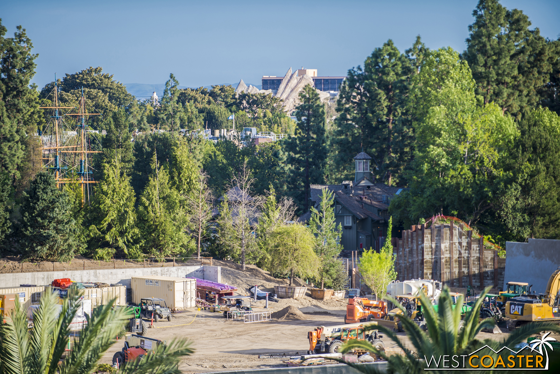  Over at the Hungry Bear side, any visibility of progress on the "back" entrance into "Star Wars" Land has been obscured by all those dang trees they've added to the raised berm that separates the Rivers of America from "Star Wars" Land. 