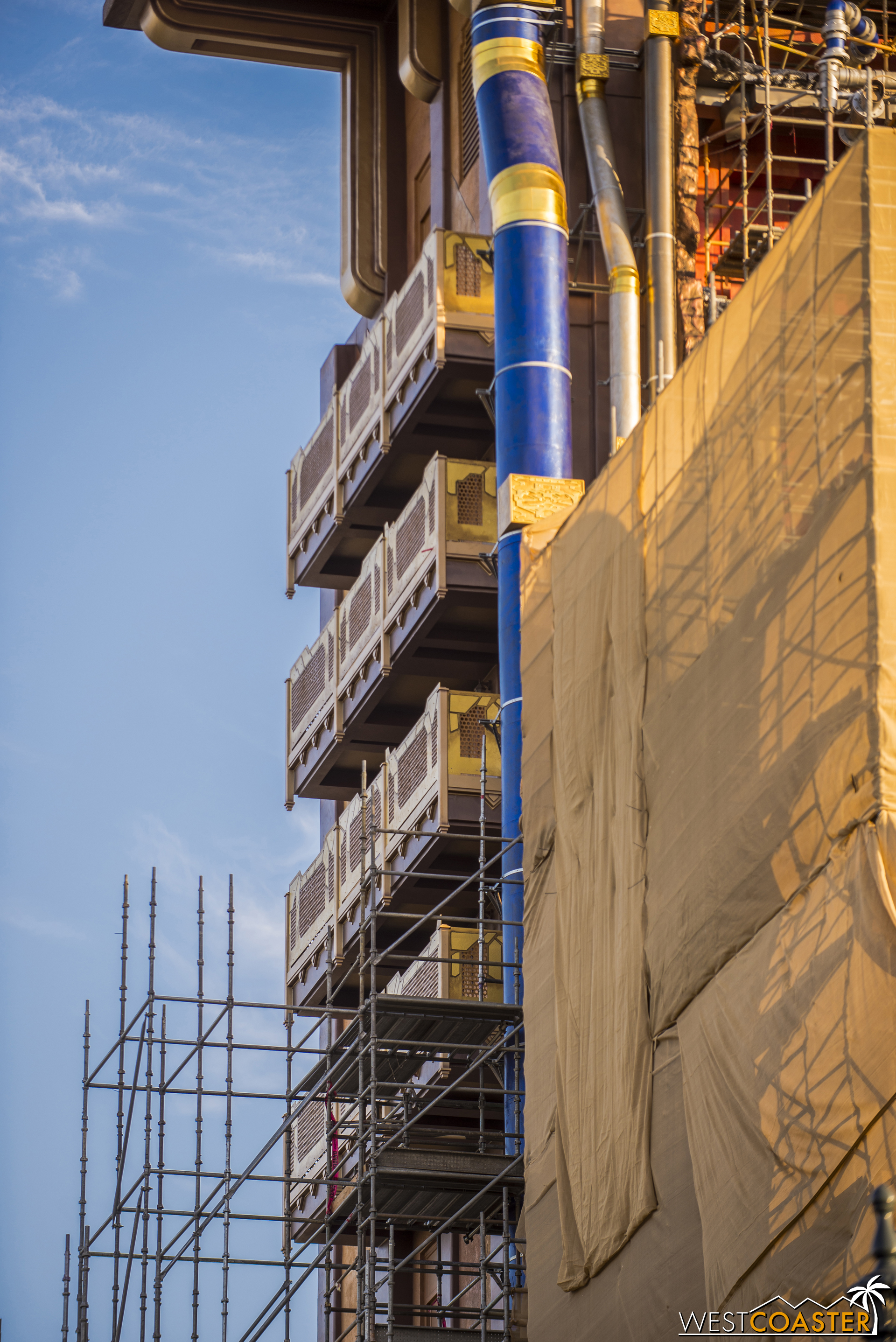  Looking at the side of the building. 