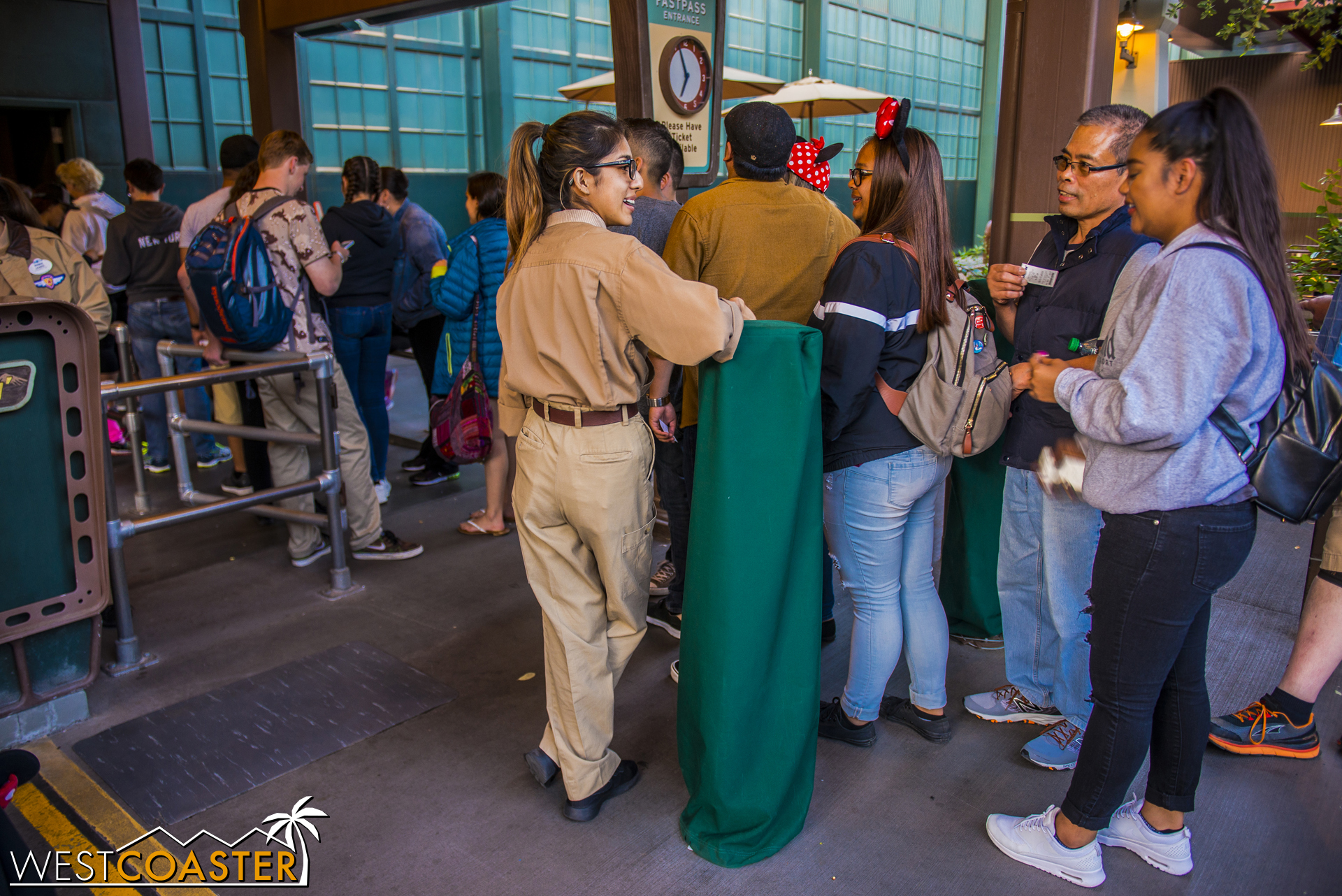  Basically, the MaxPass "machines" are the bollard towers at the entrance of the FastPass line.&nbsp; 