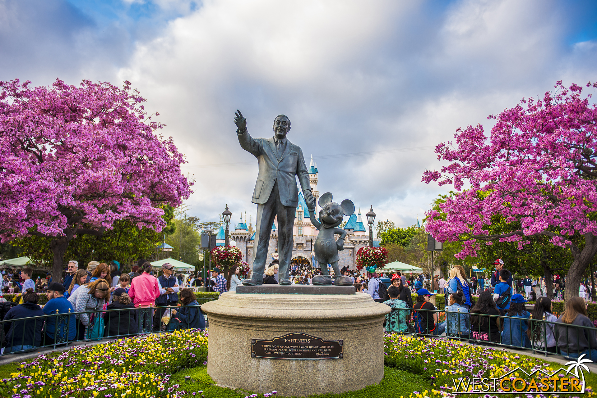  Of course, the most picturesque and heavily photographed area happens to be The Hub at Disneyland Park. 