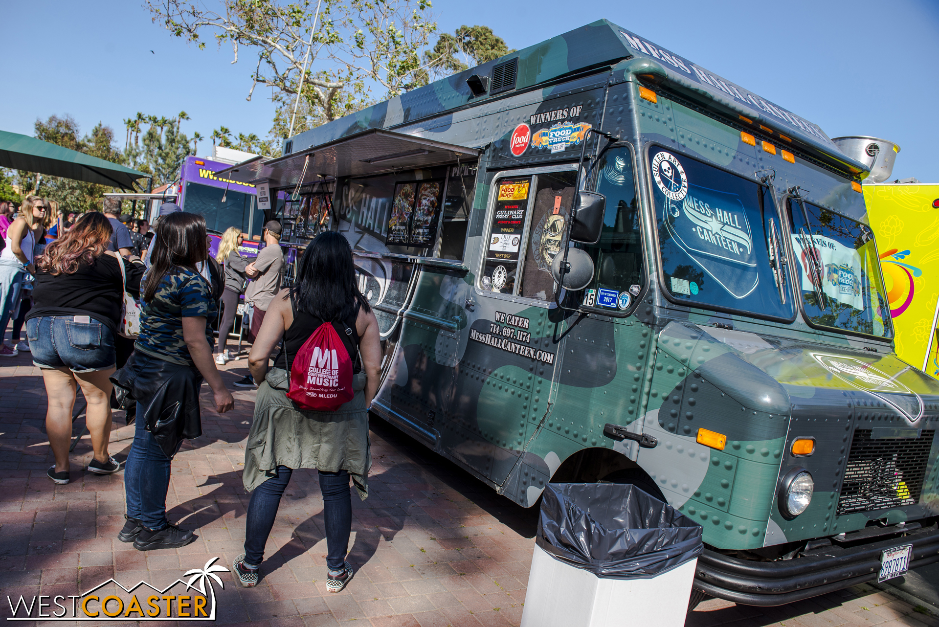  More food trucks at the interior of the grounds. 