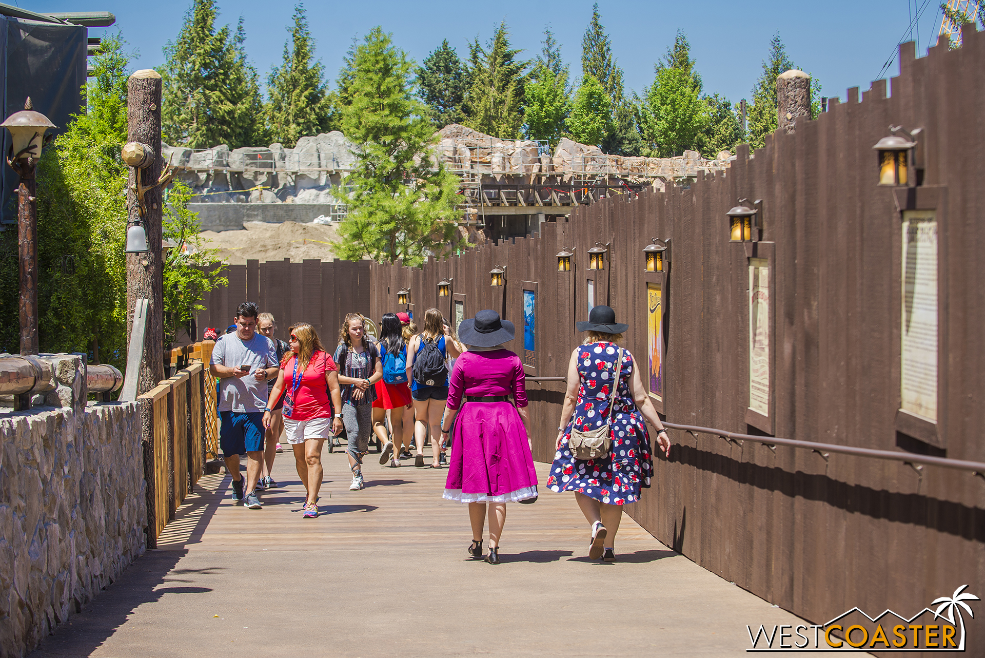 And here you see the walkway to the lower level of the Hungry Bear.&nbsp; Well, there's about twice this width on the other side of the wall, and that will continue to slope down toward the waterfront along this route, then turn left and duck under 