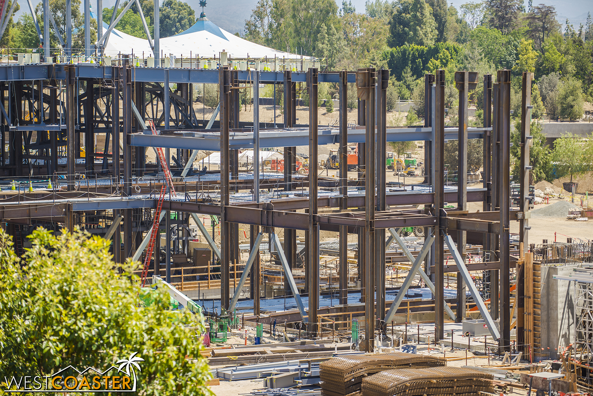  More columns and braced frames coming outward, which really starts to reveal the massive scale of the First Order attraction. 