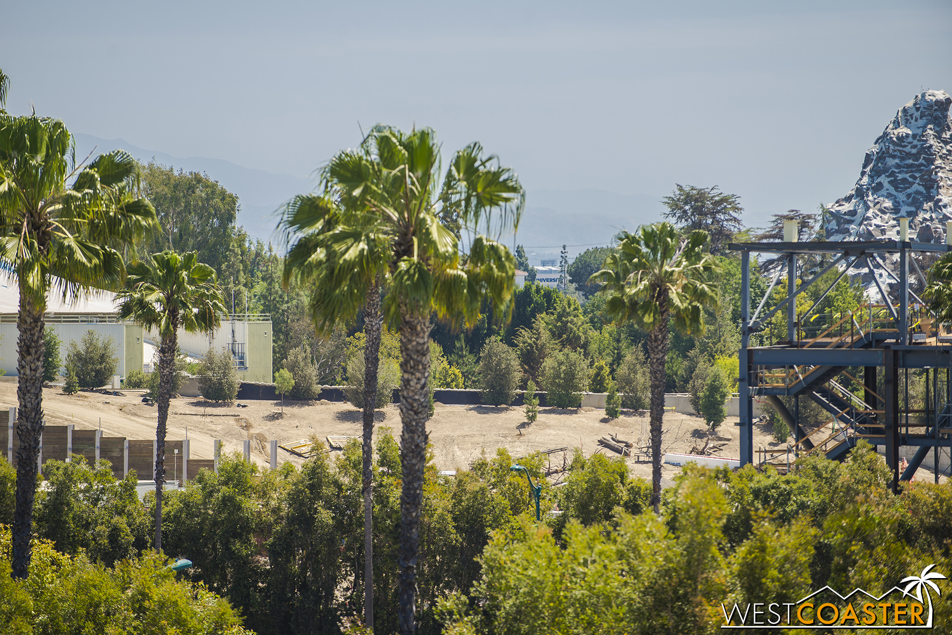  Lets peruse the berm against the Rivers of America and Frontierland. 