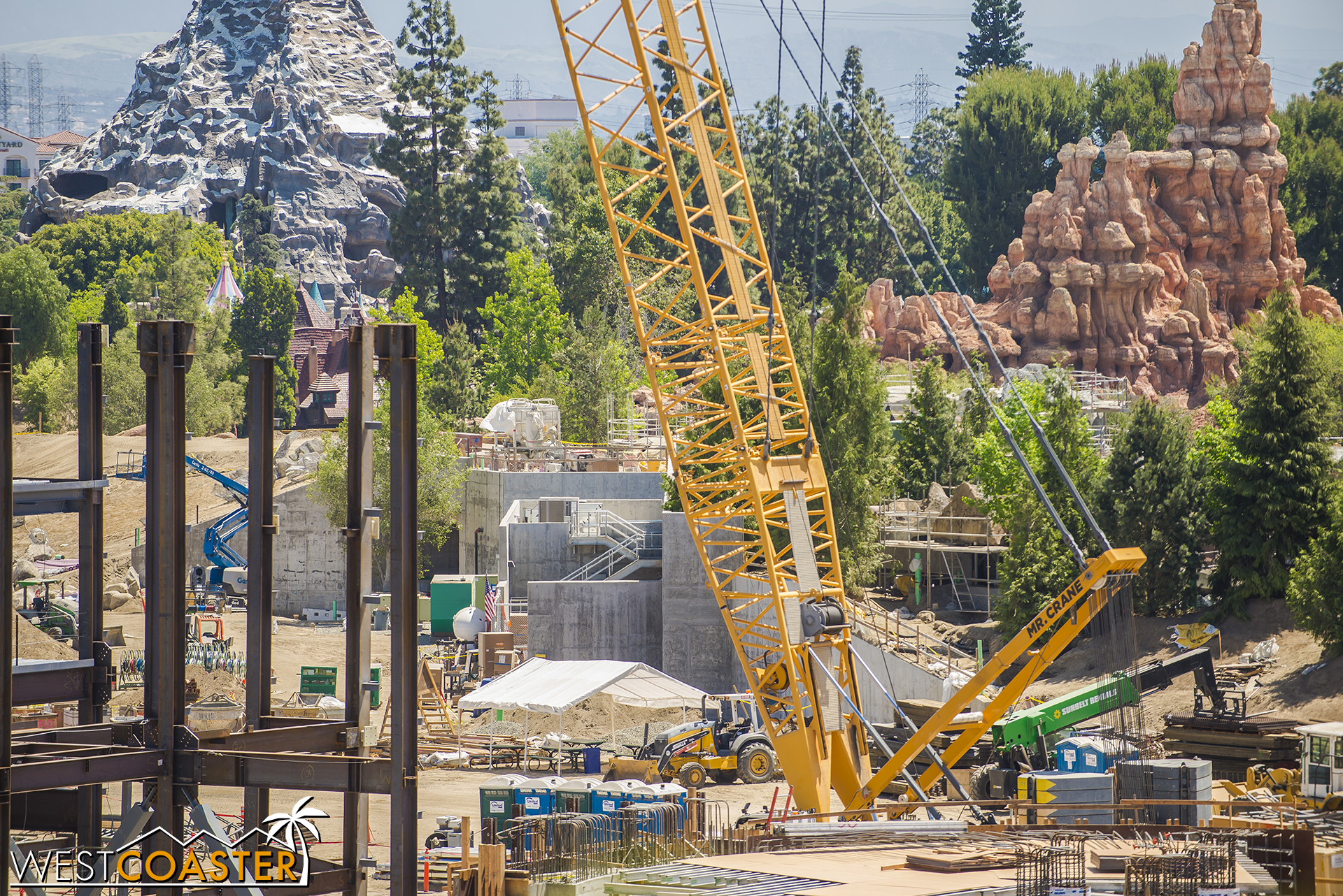  And they're becoming more and more blocked, but those concrete structures near the main entrance into "Star Wars" Land are continuing to go up and start getting masked behind rockwork. 