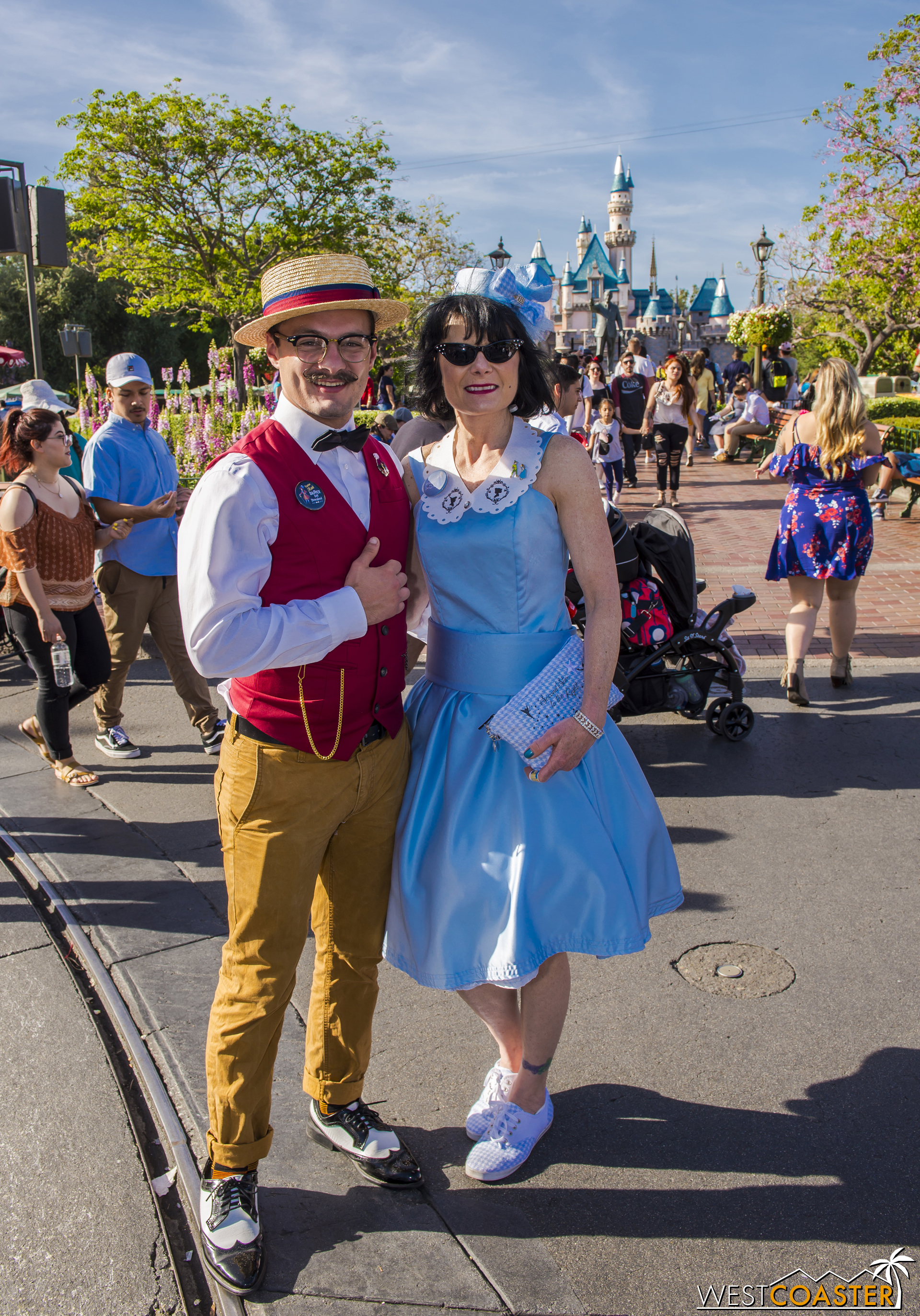  Can you guess these two's Disneybound?  It's Captain Hook and Wendy.&nbsp; Their pins revealed the answer to anyone unsure. 