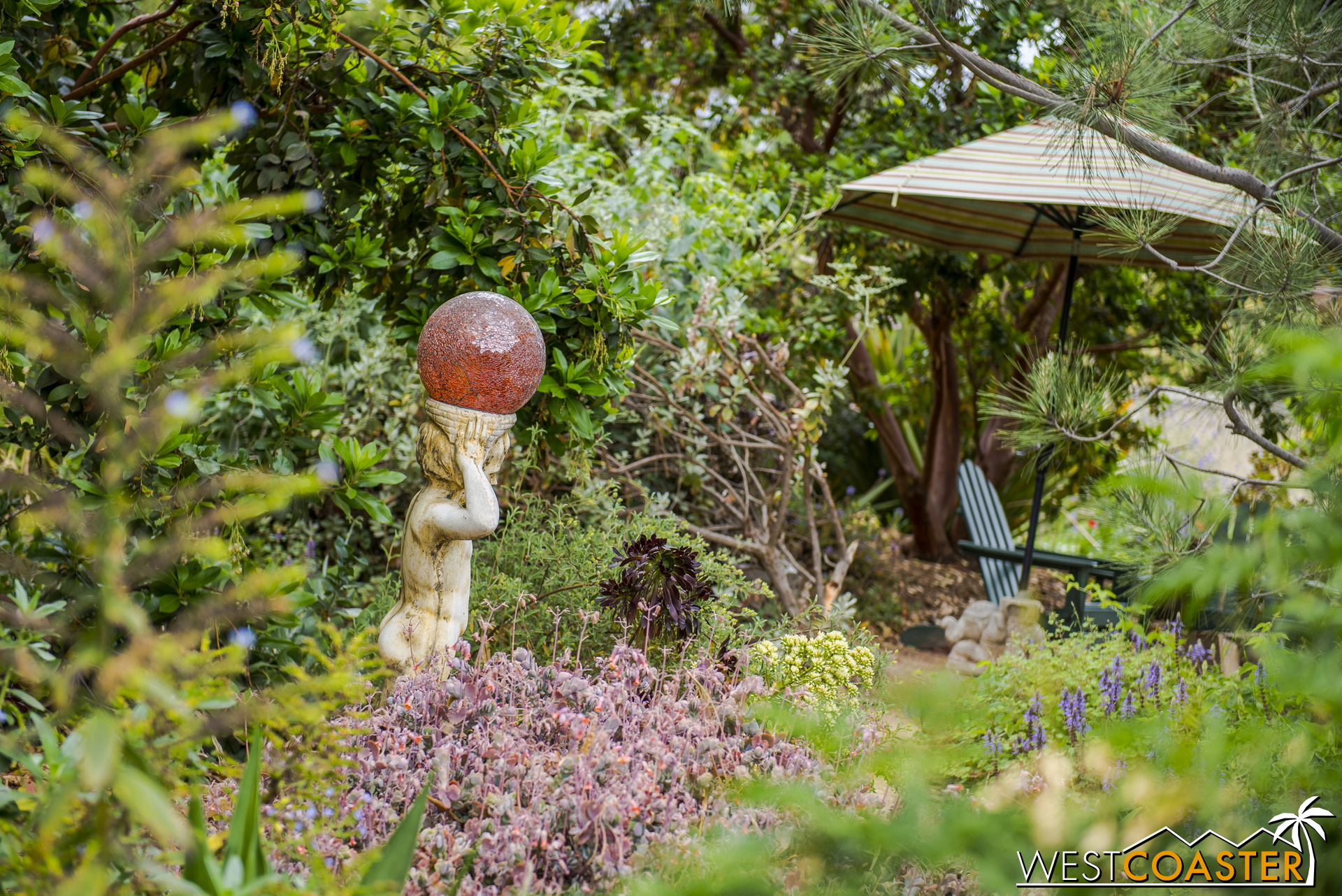 Little areas feature furniture and seating to encourage pause and enjoyment.