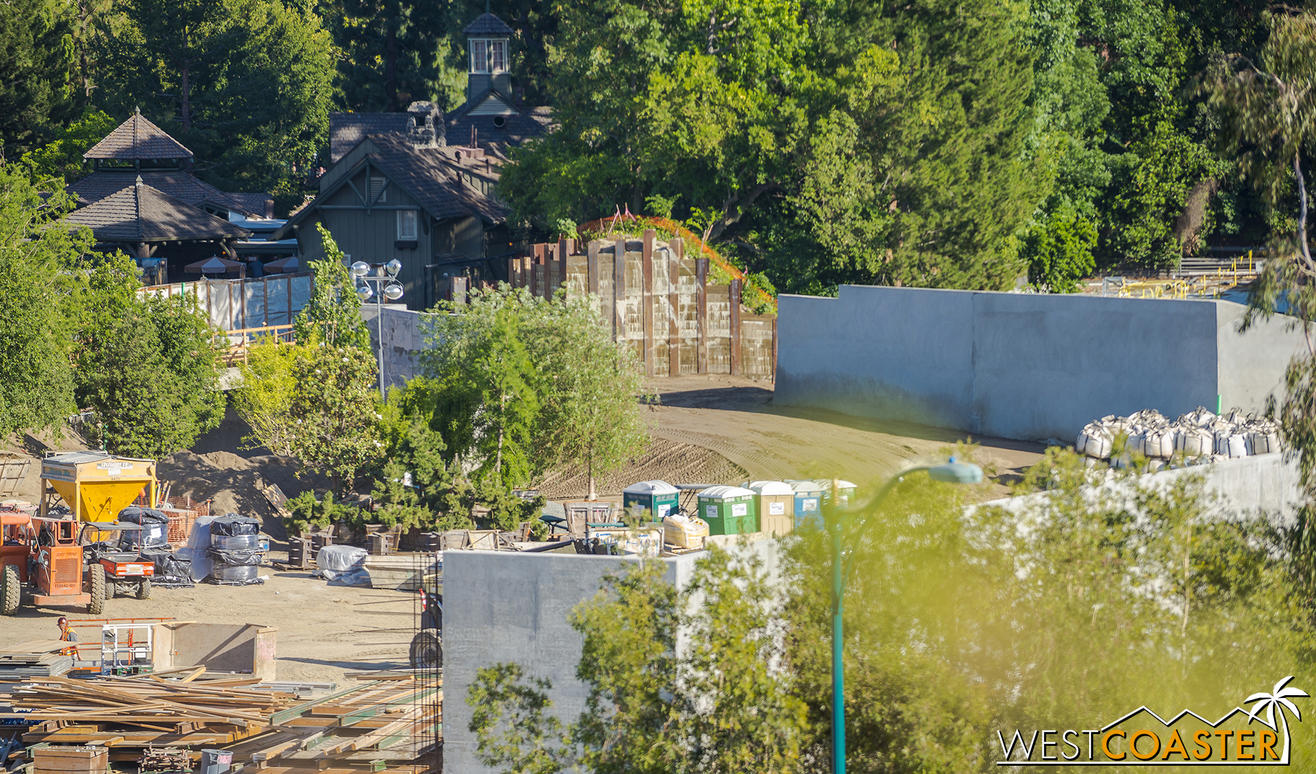  The earth has gotten more graded.&nbsp; You can also see a bit of the bridge that will continue the Disneyland Railroad over the Critter Country entrance into "Star Wars" Land. 