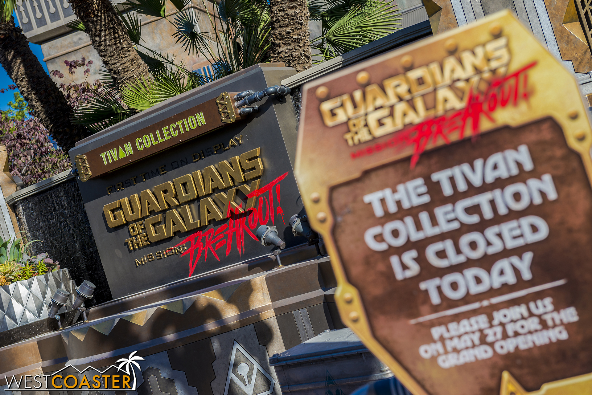  It's still closed, though there were some very isolated cast member previews this week. 