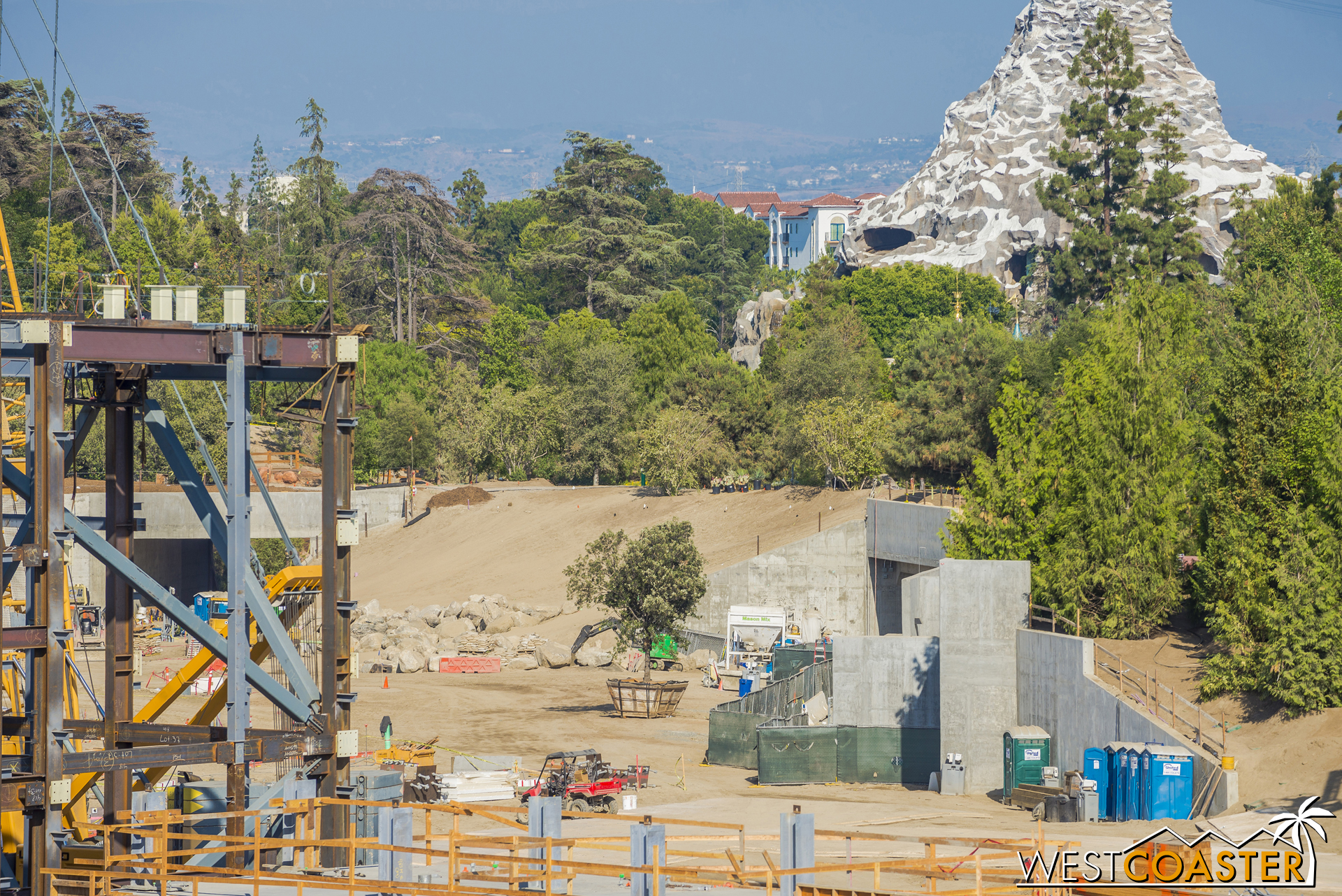  But all that vegetation is pretty dense, and it'll serve as a great buffer while "Star Wars" Land continues being built. 